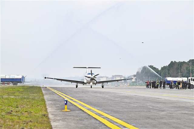 null 川渝间短途运输航线和低空物流航线 首次开通