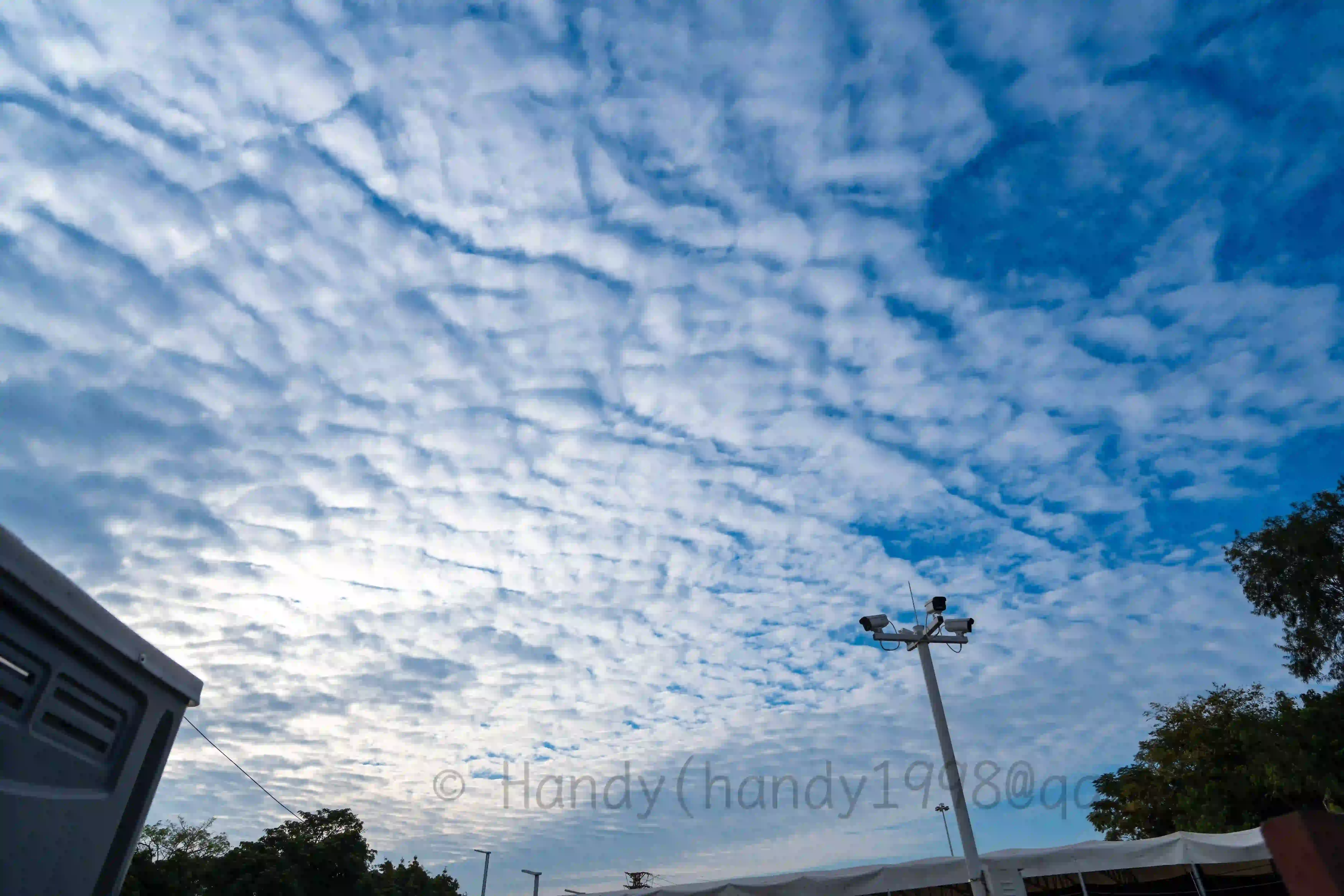 <h2 class='text-xl text-white'>来时的天空</h2>