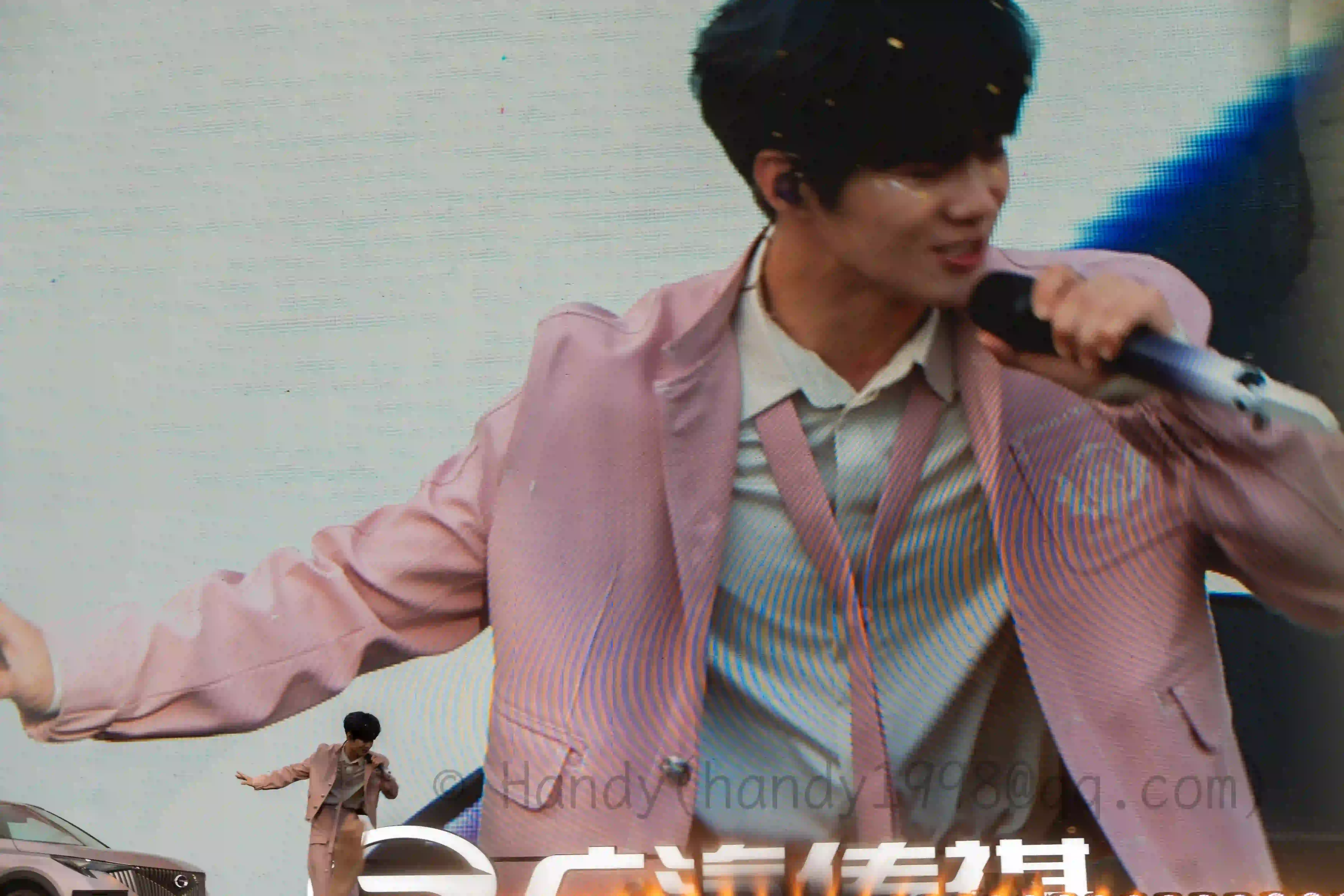 <h2 class='text-xl text-white'>徐子未</h2>