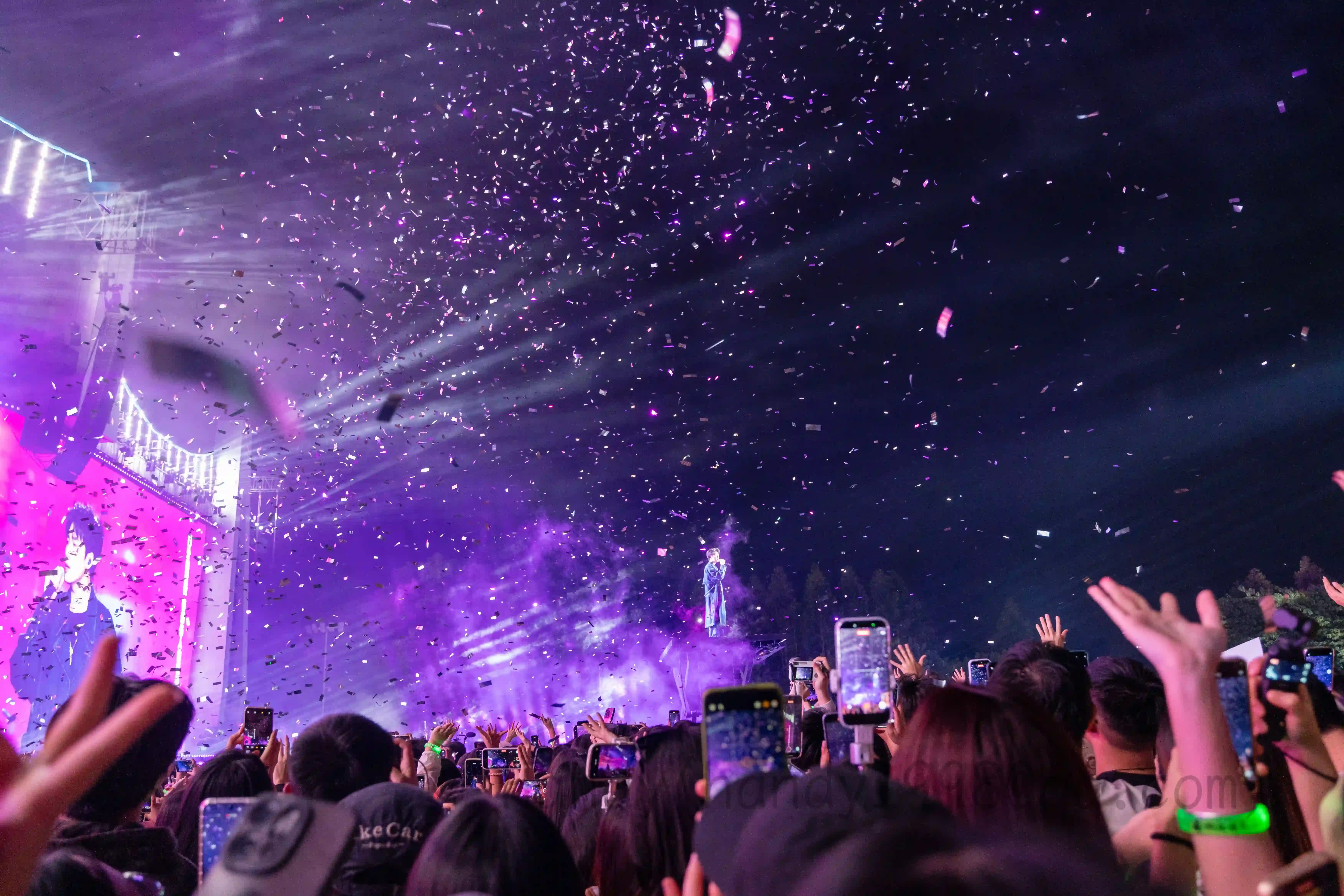 <h2 class='text-xl text-white'>曹杨</h2>