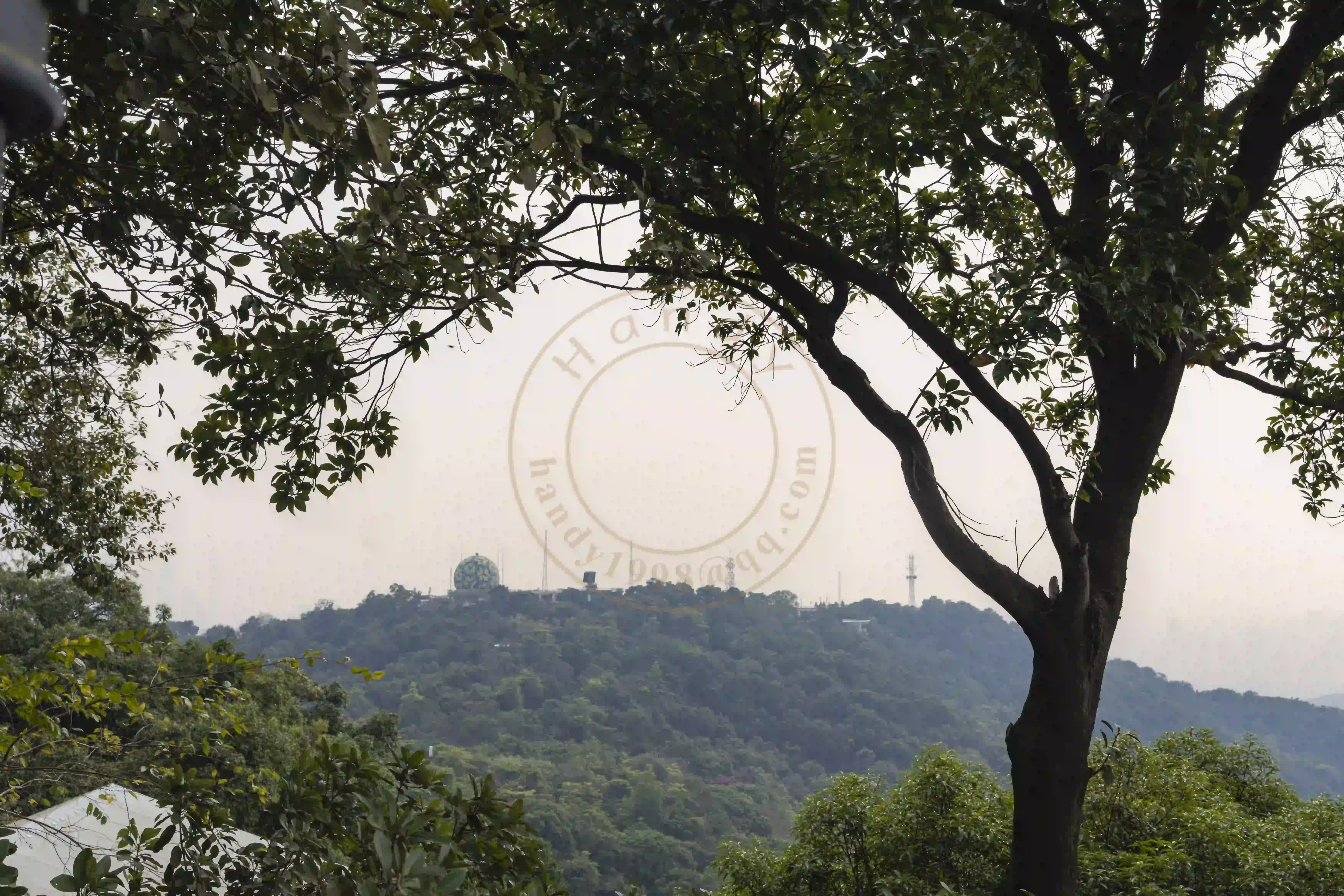 <h2 class='text-xl text-white'>山的那边，有雷达在转动</h2>有那么一瞬间，饱含报国之情，却又奈若何