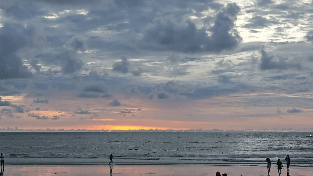 <h2 class='text-xl text-white'>【250616】芭东海滩的日落</h2>