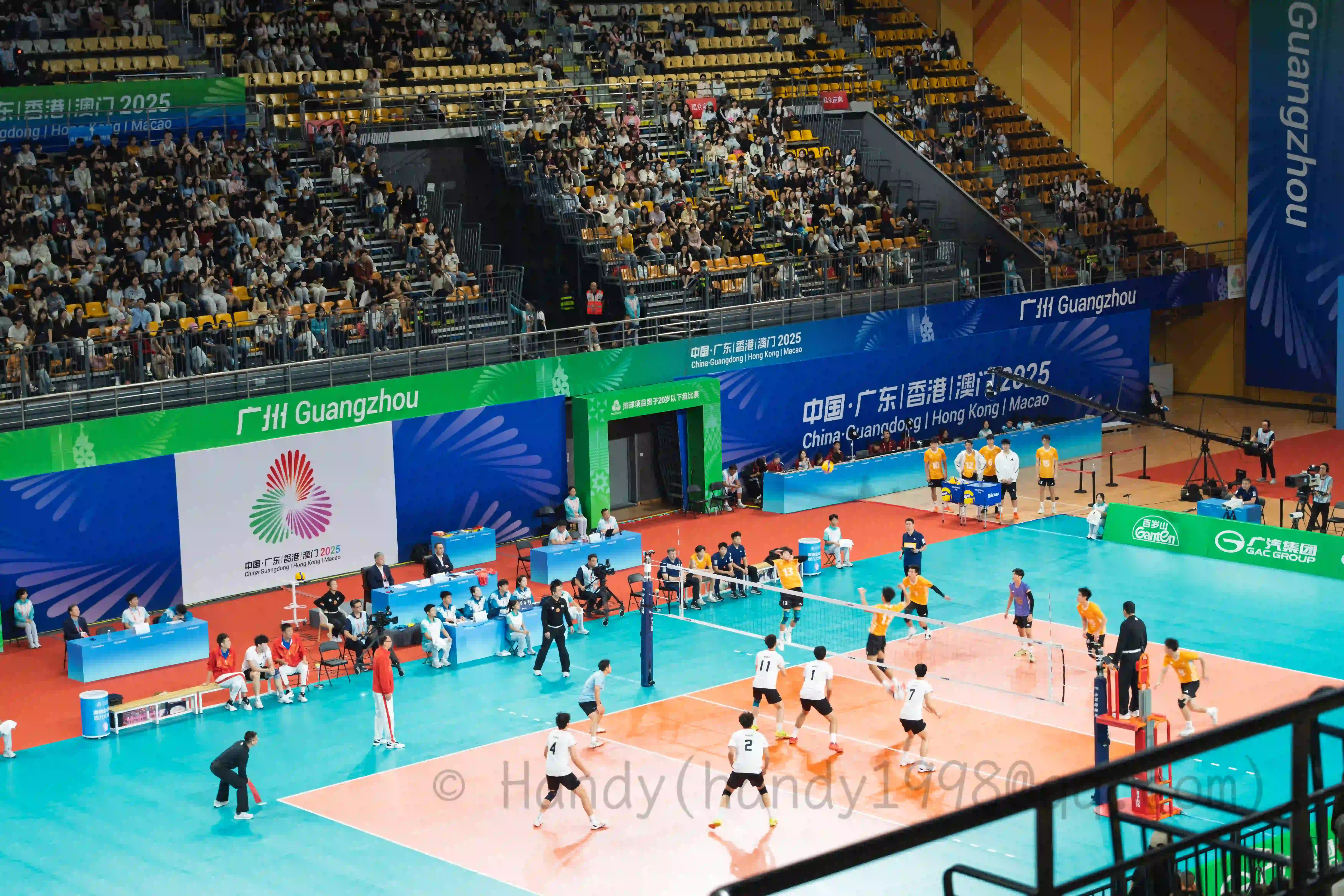 <h2 class='text-xl text-white'>河南（白）对上海（橙）</h2>