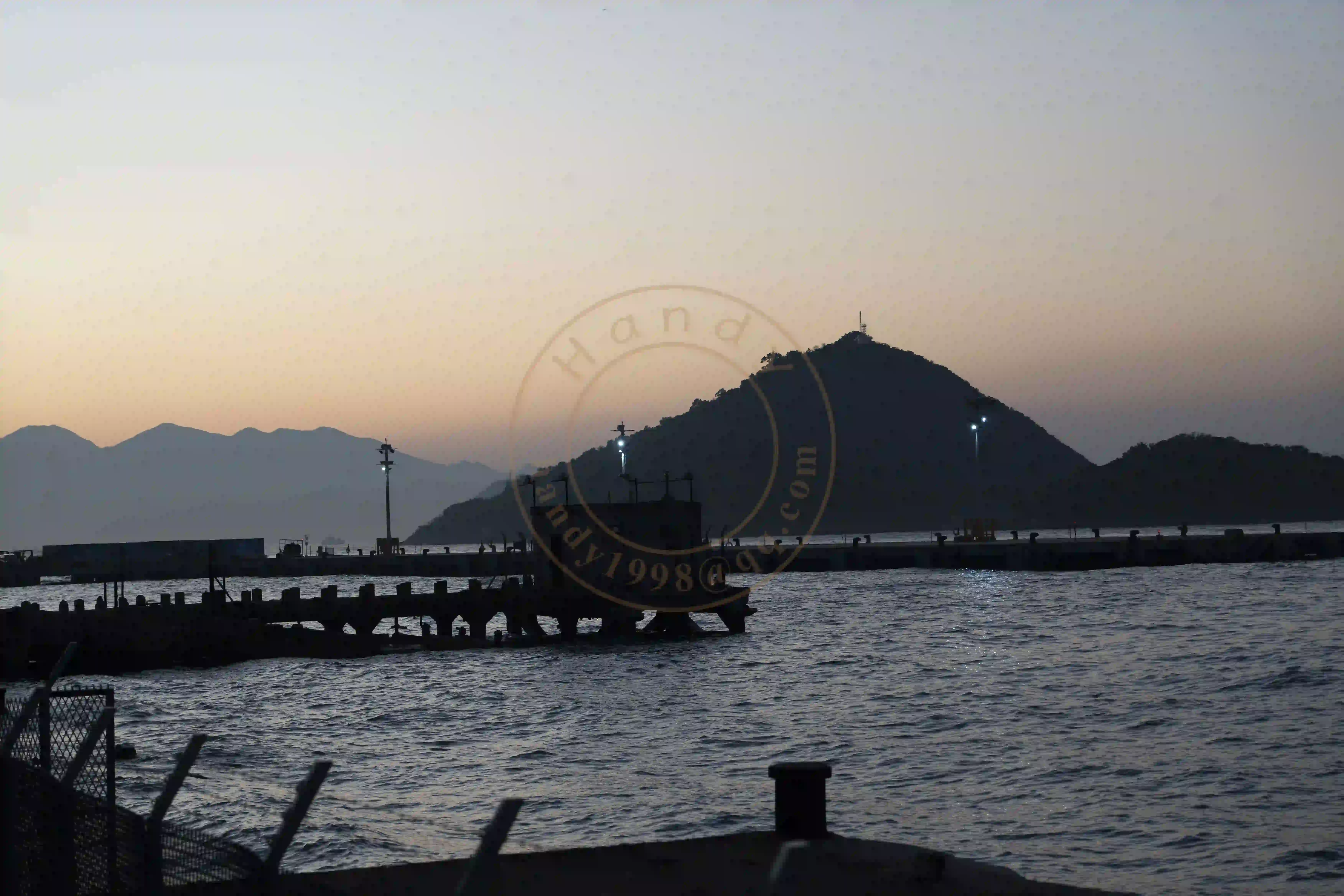 <h2 class='text-xl text-white'>落日1</h2>原图直出