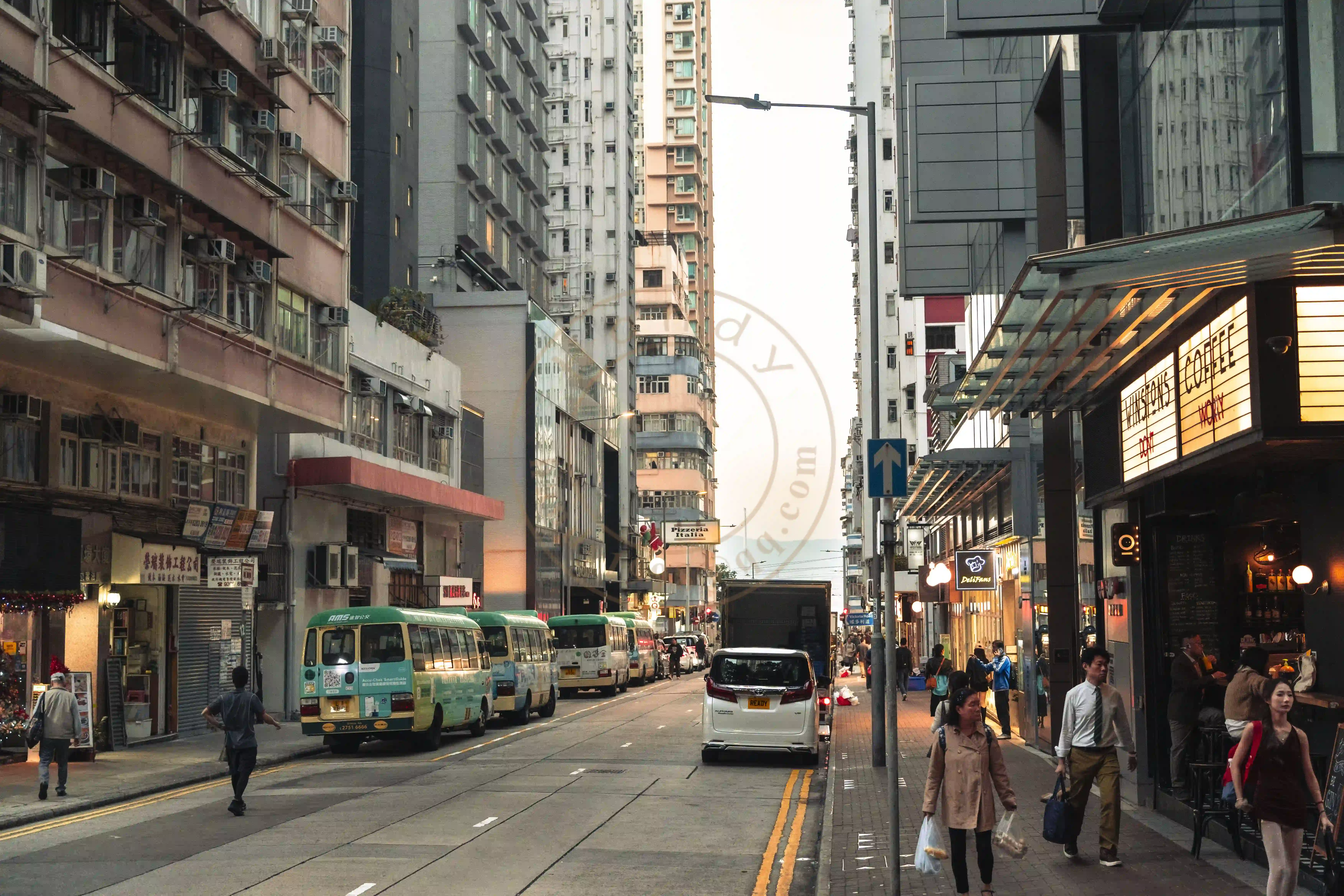 <h2 class='text-xl text-white'>去看海的路上</h2>