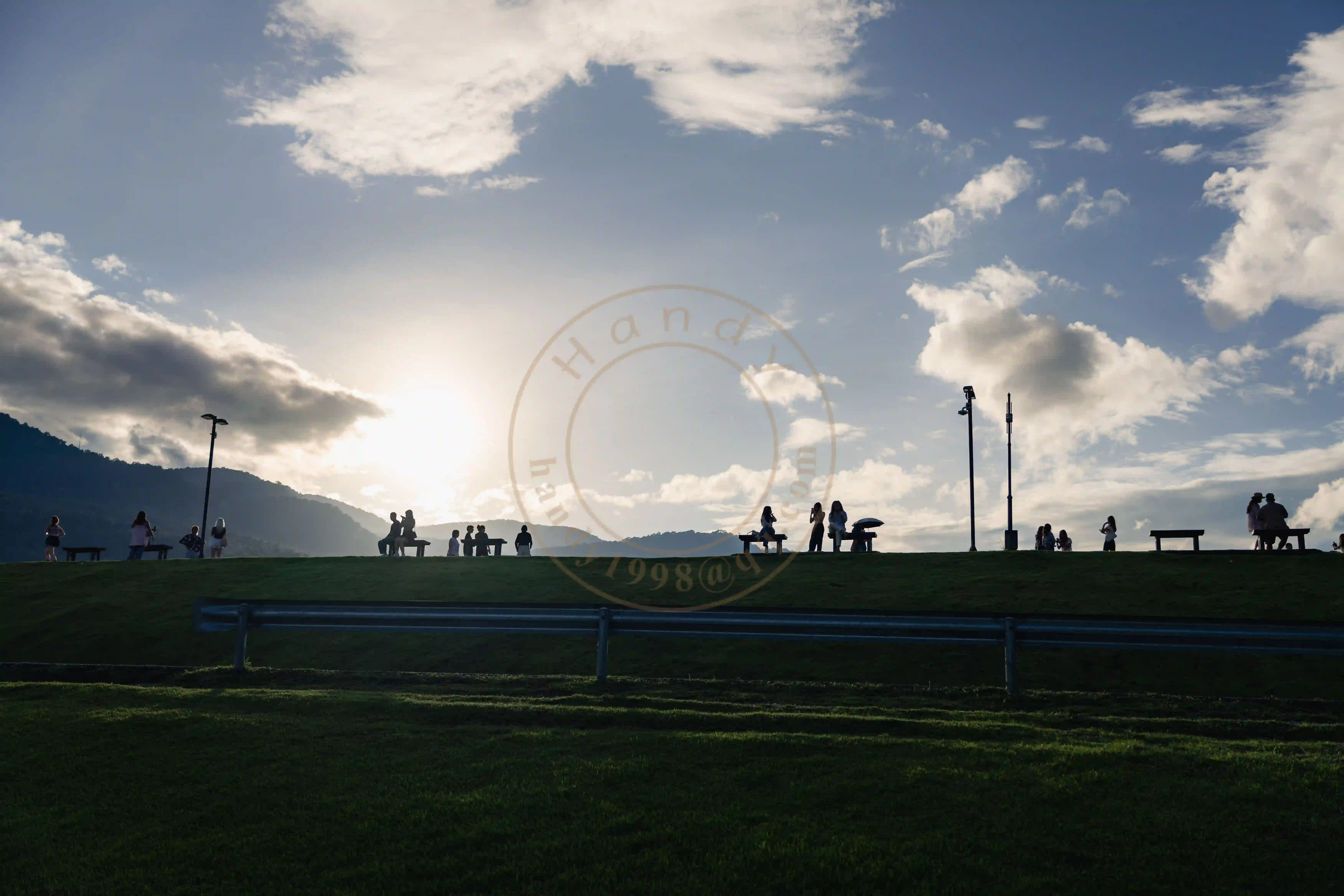 <h2 class='text-xl text-white'></h2>