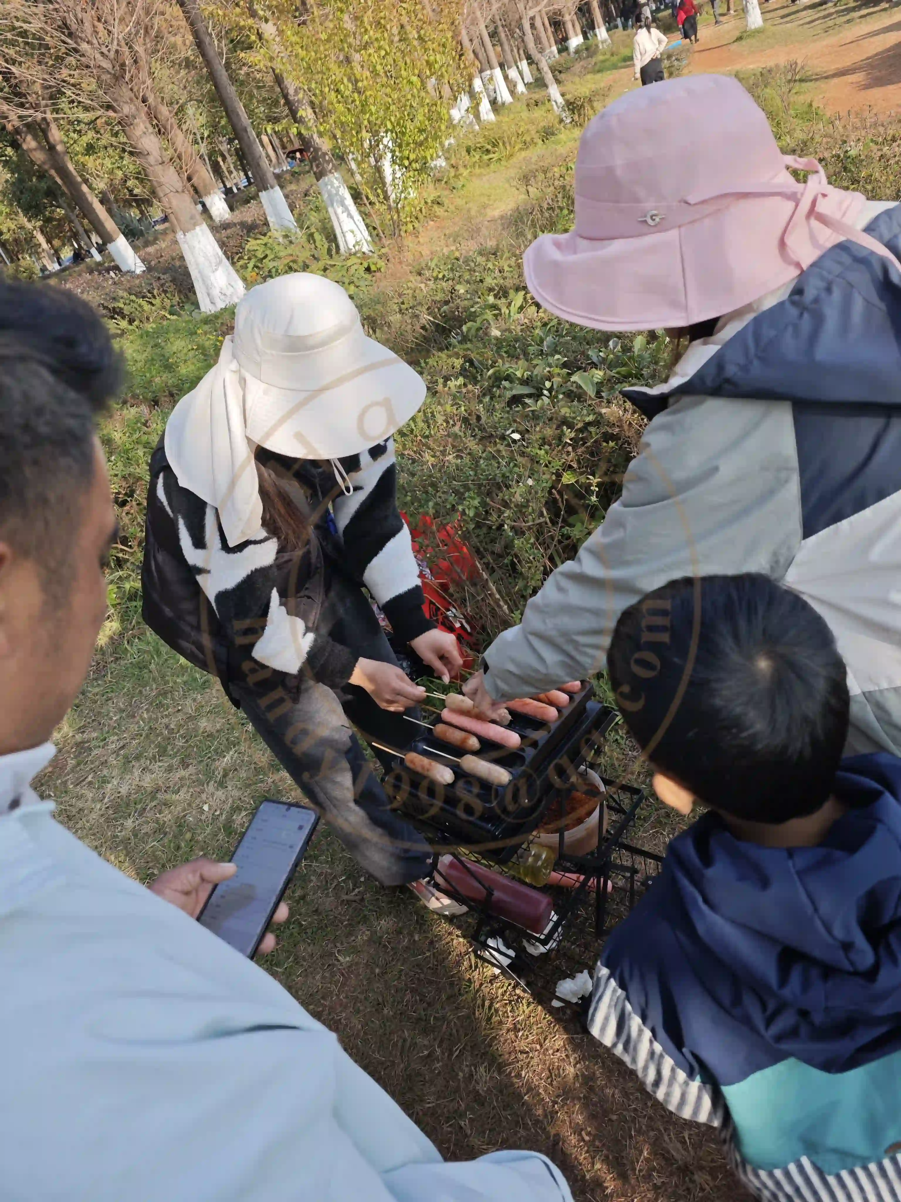 <h2 class='text-xl text-white'></h2>