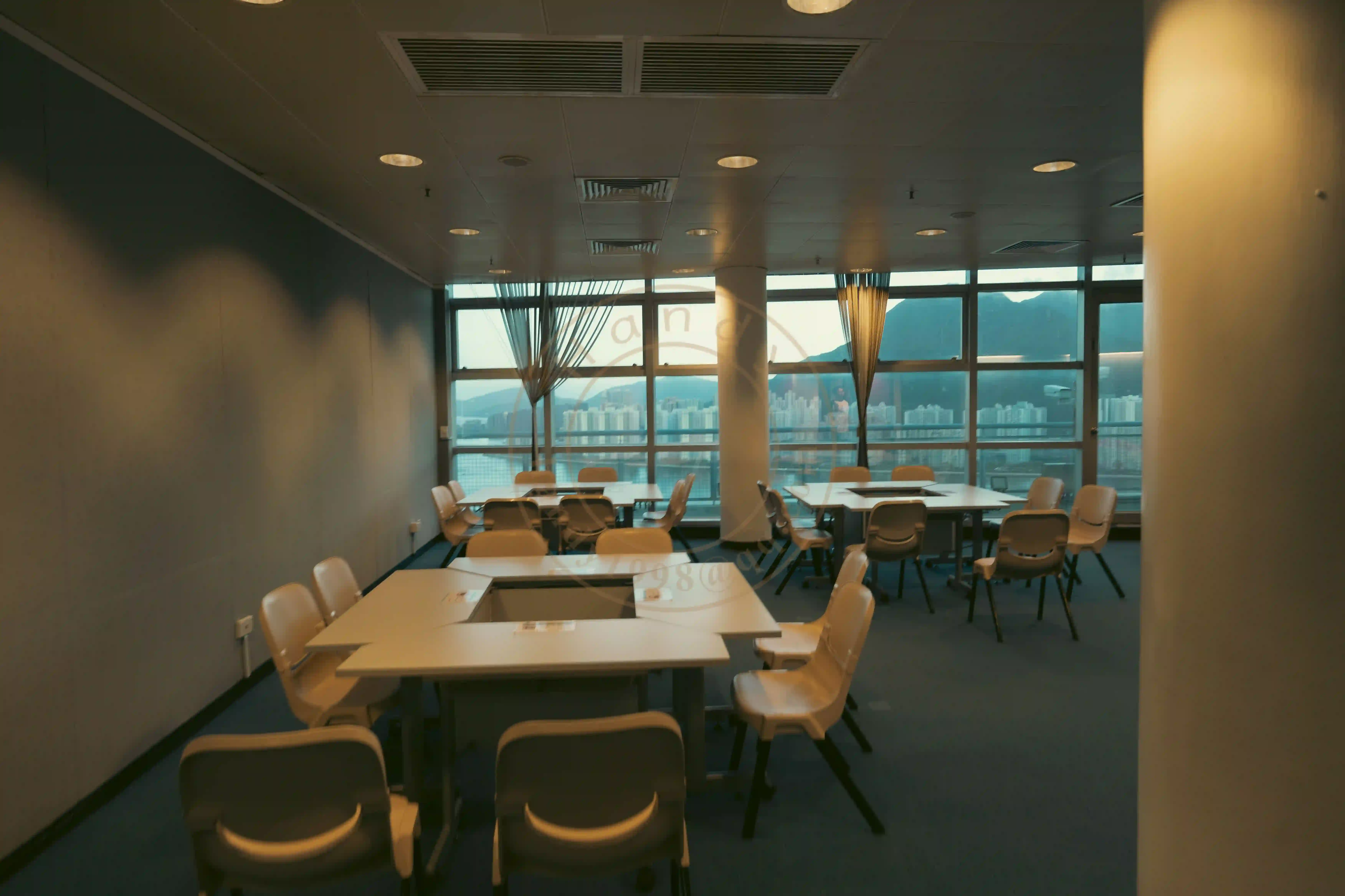 <h2 class='text-xl text-white'></h2>