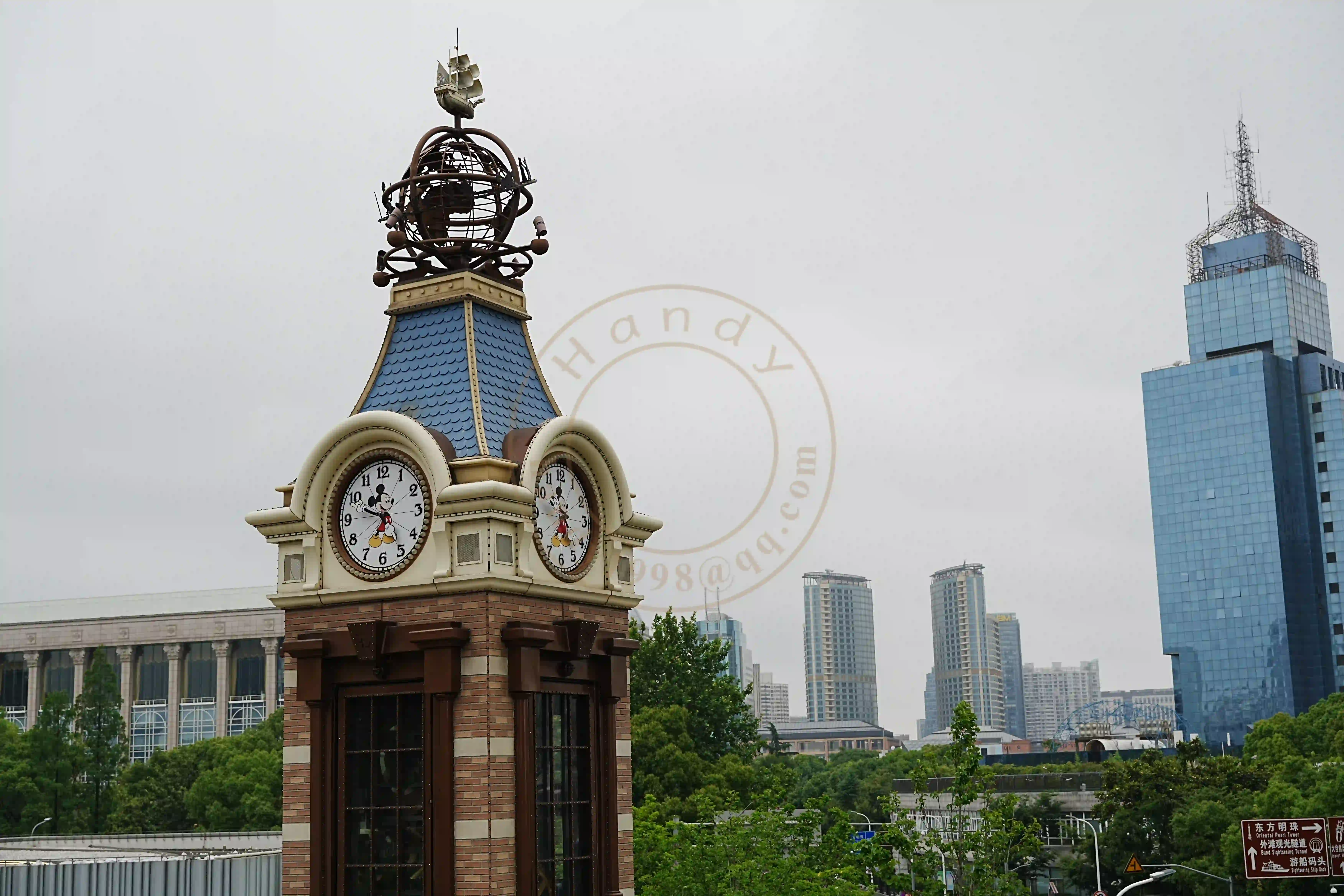 <h2 class='text-xl text-white'></h2>