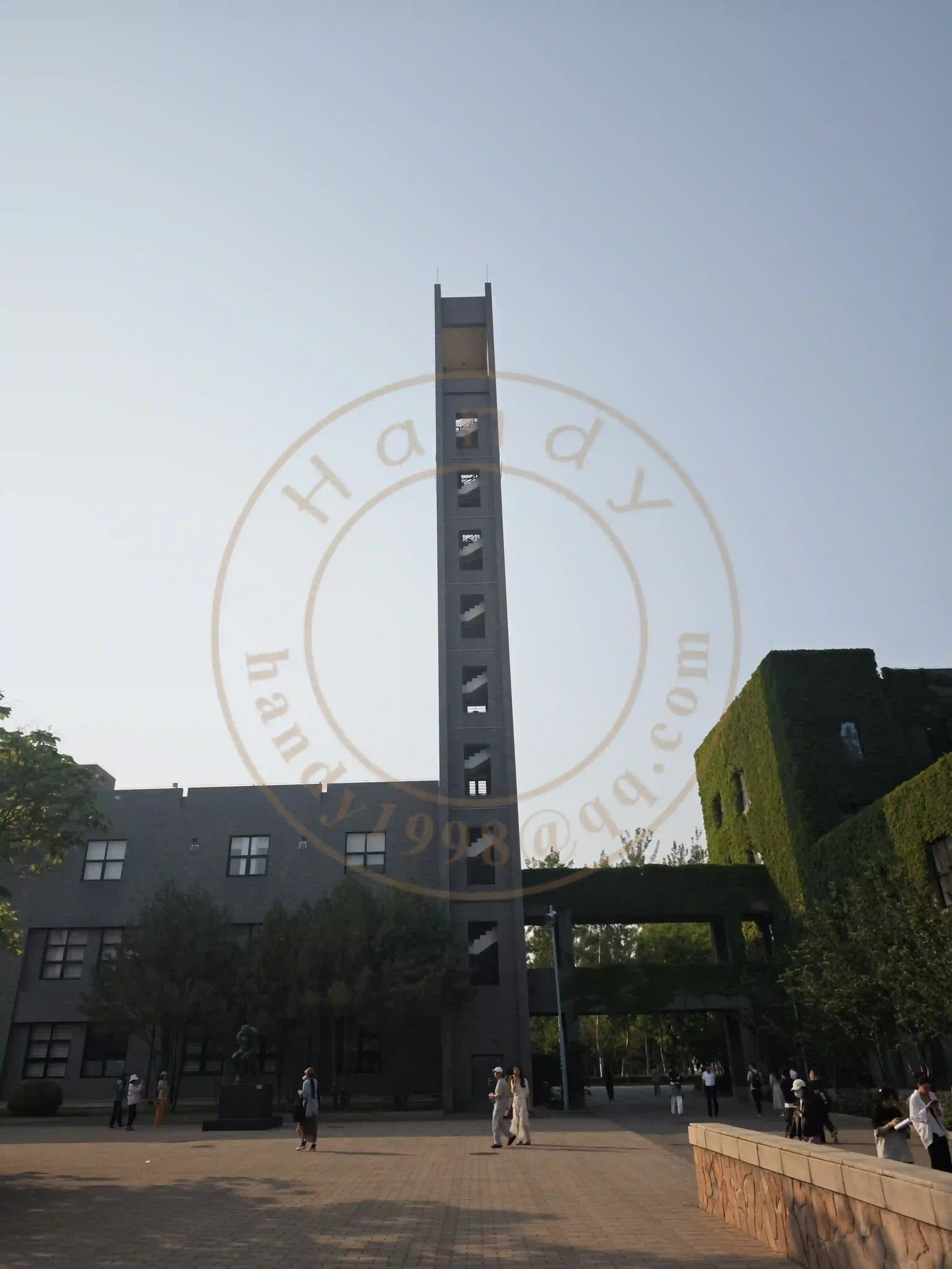 <h2 class='text-xl text-white'></h2>