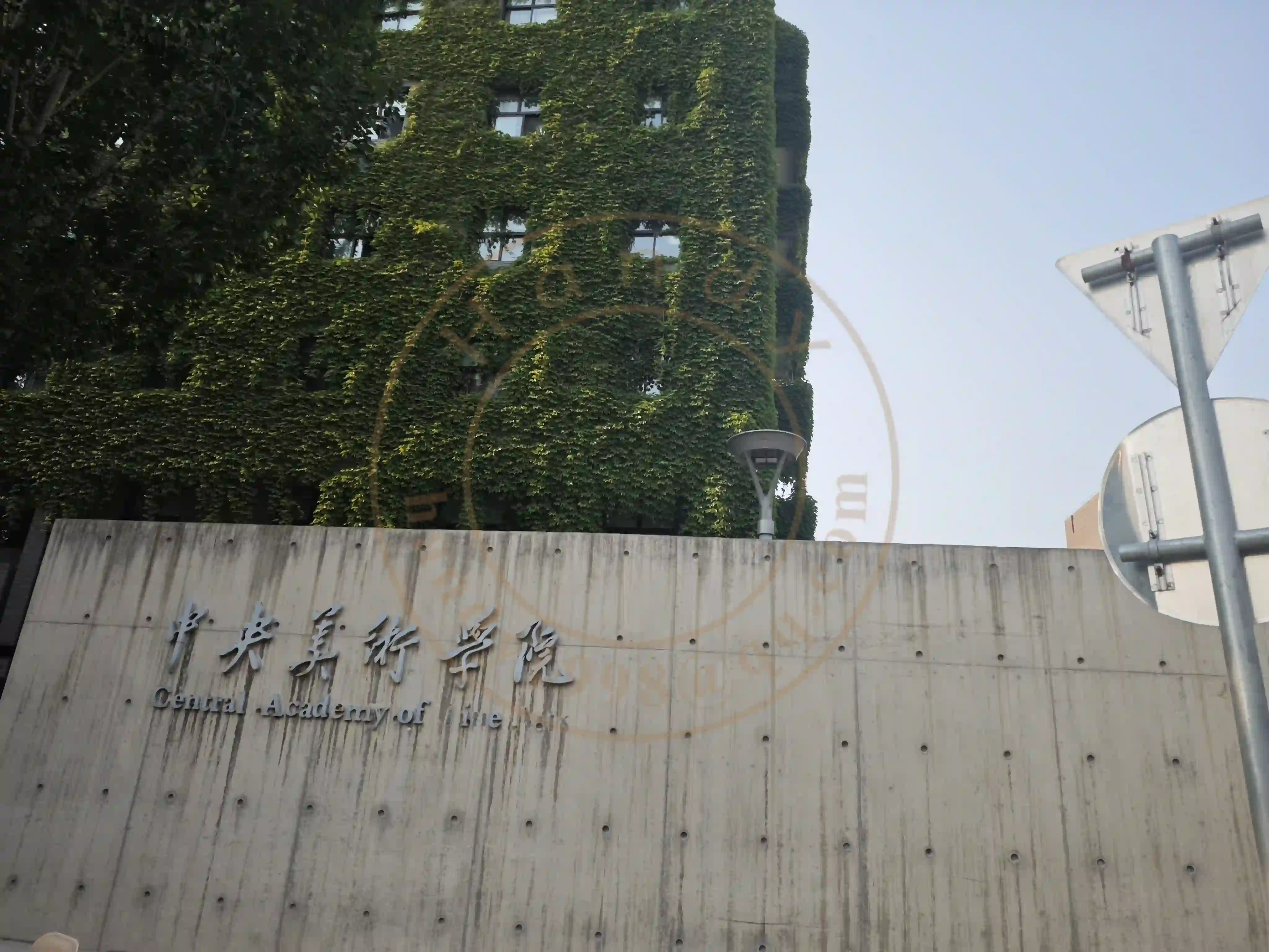 <h2 class='text-xl text-white'></h2>