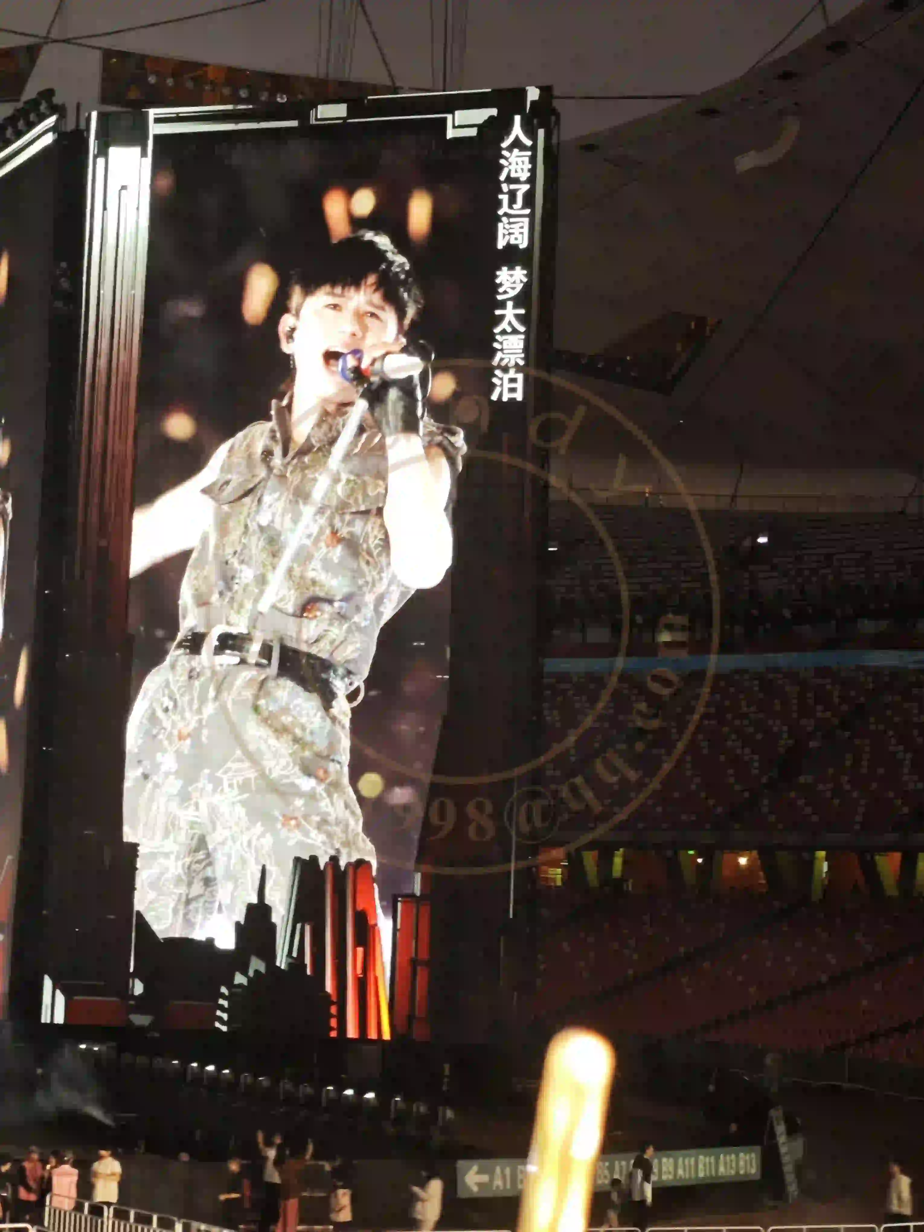 <h2 class='text-xl text-white'></h2>