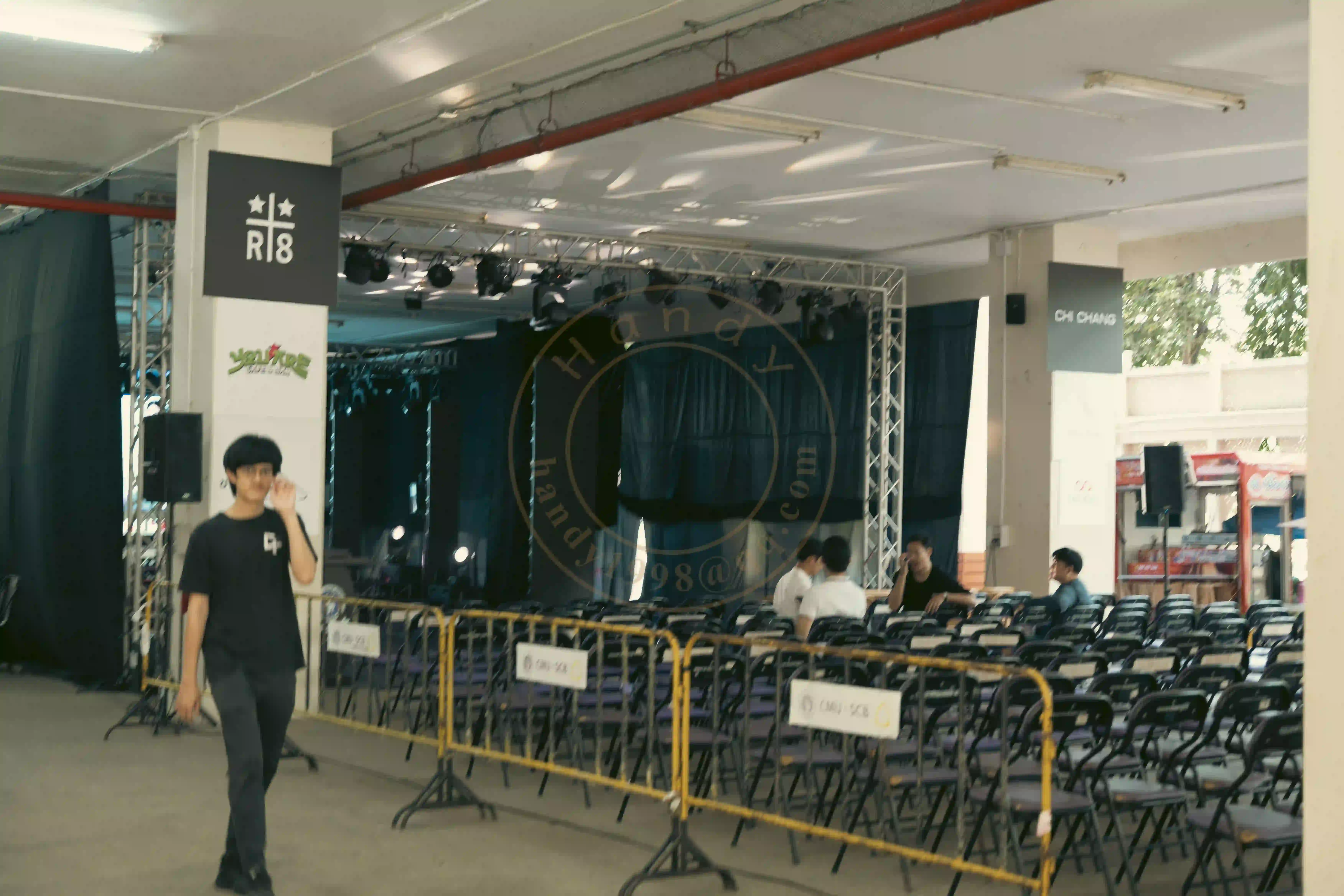 <h2 class='text-xl text-white'></h2>