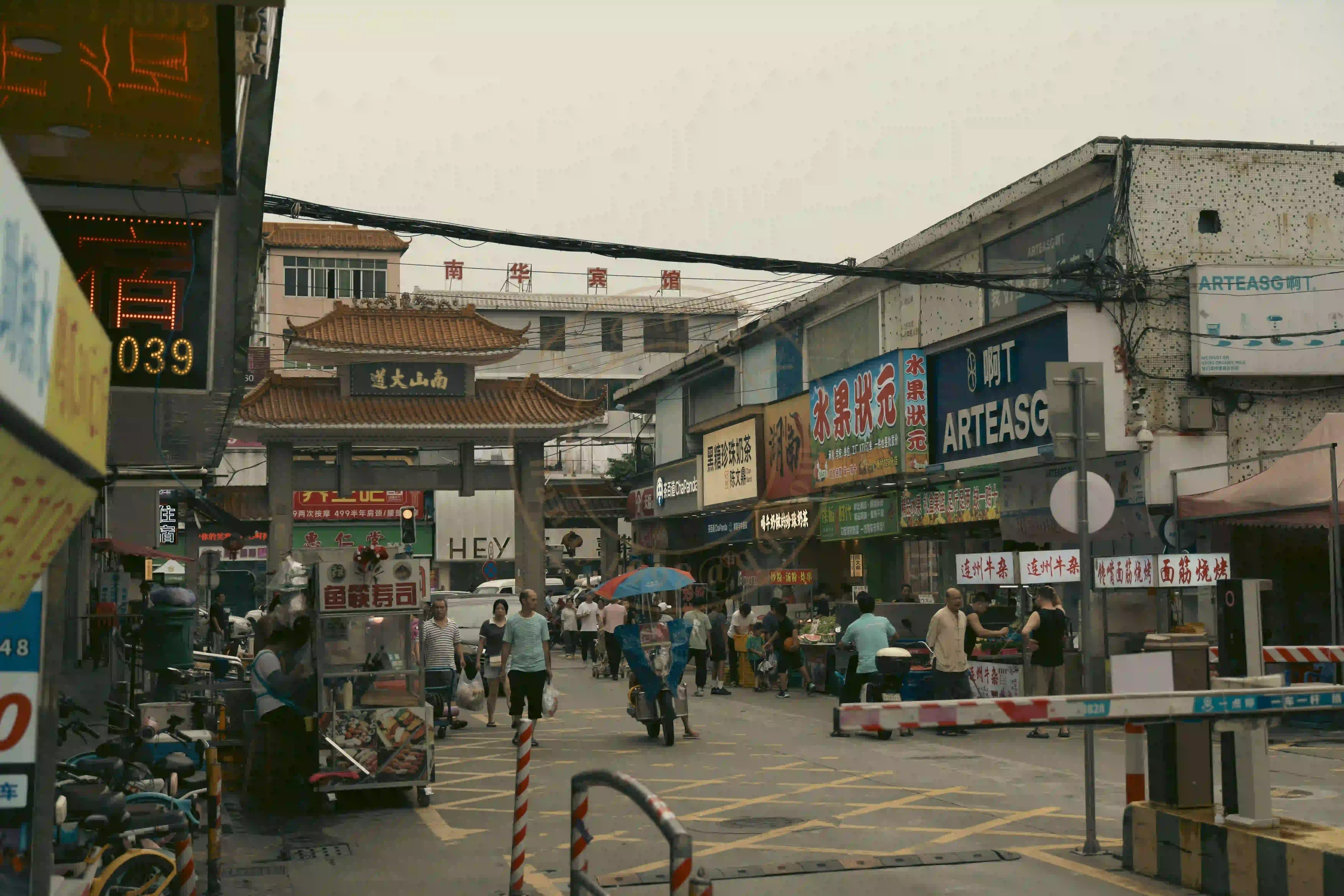 <h2 class='text-xl text-white'></h2>