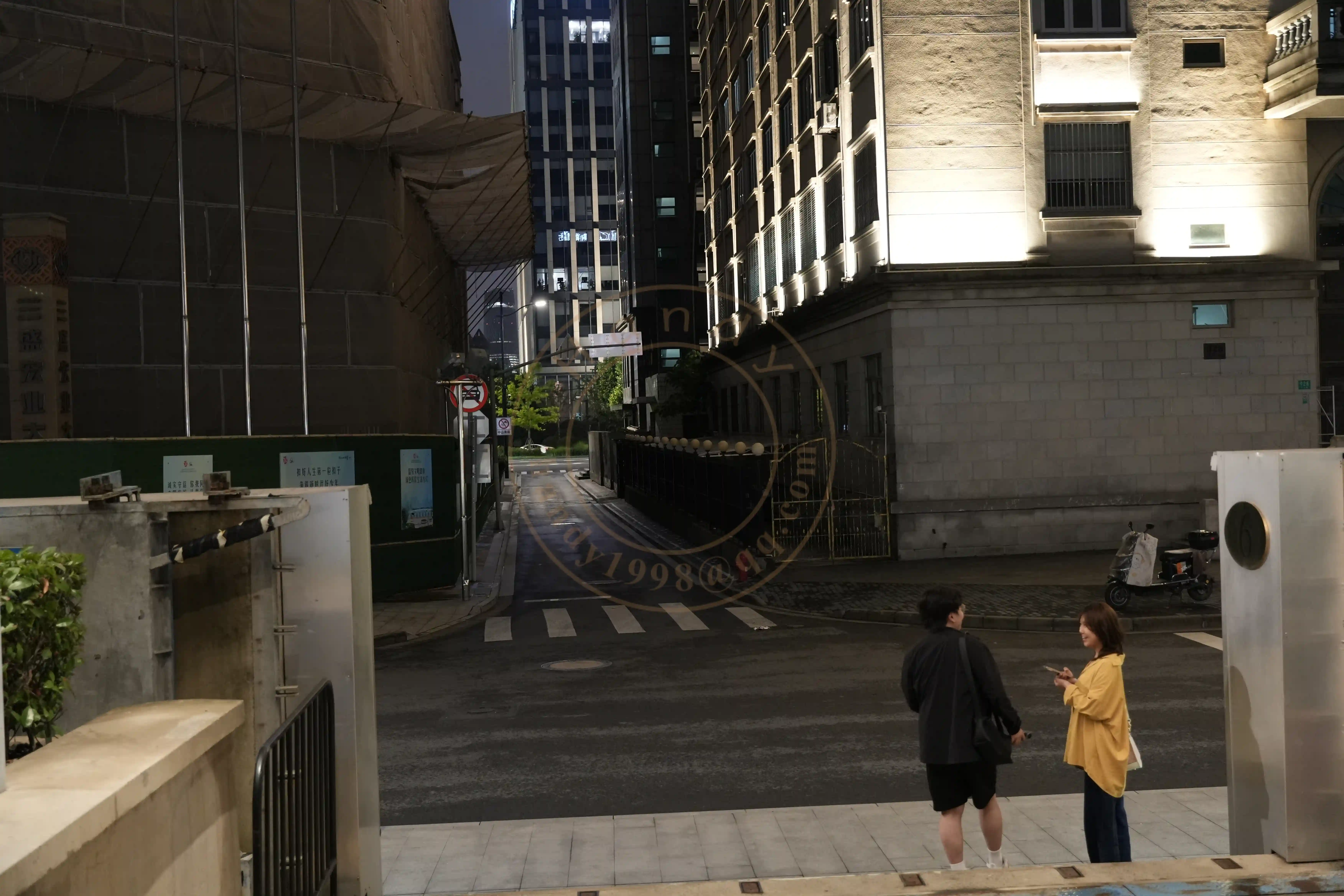 <h2 class='text-xl text-white'></h2>