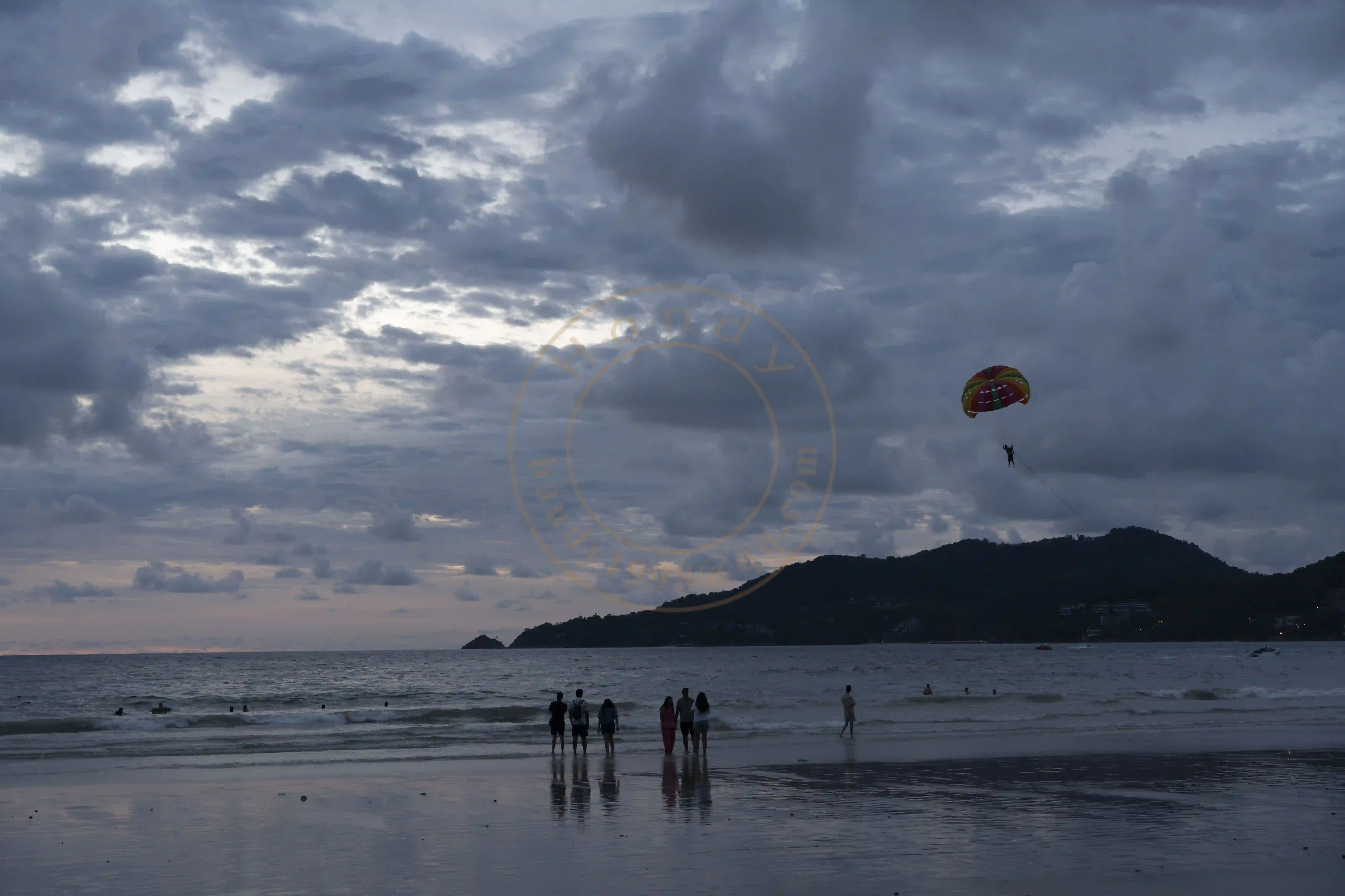 <h2 class='text-xl text-white'></h2>