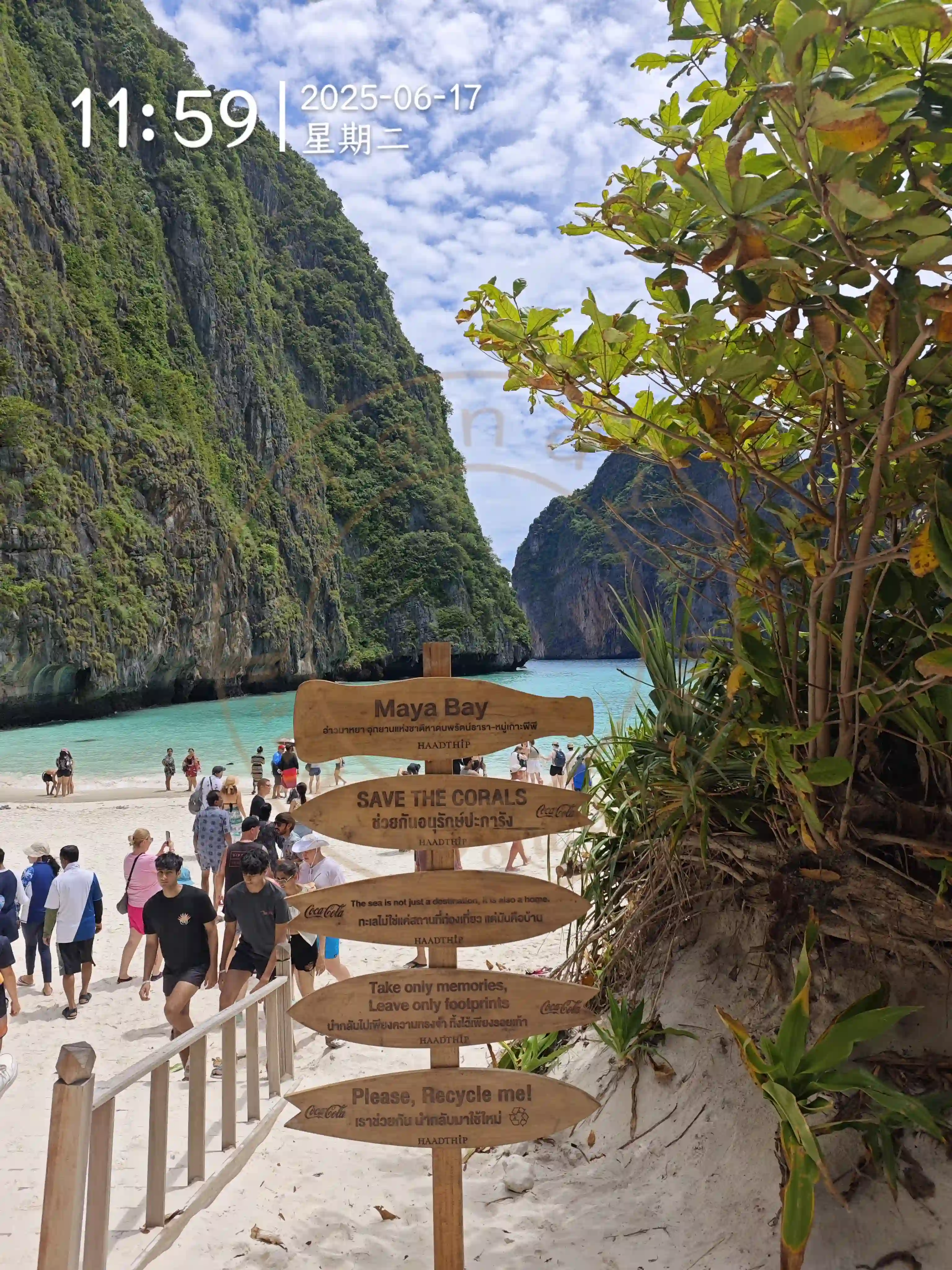 <h2 class='text-xl text-white'></h2>