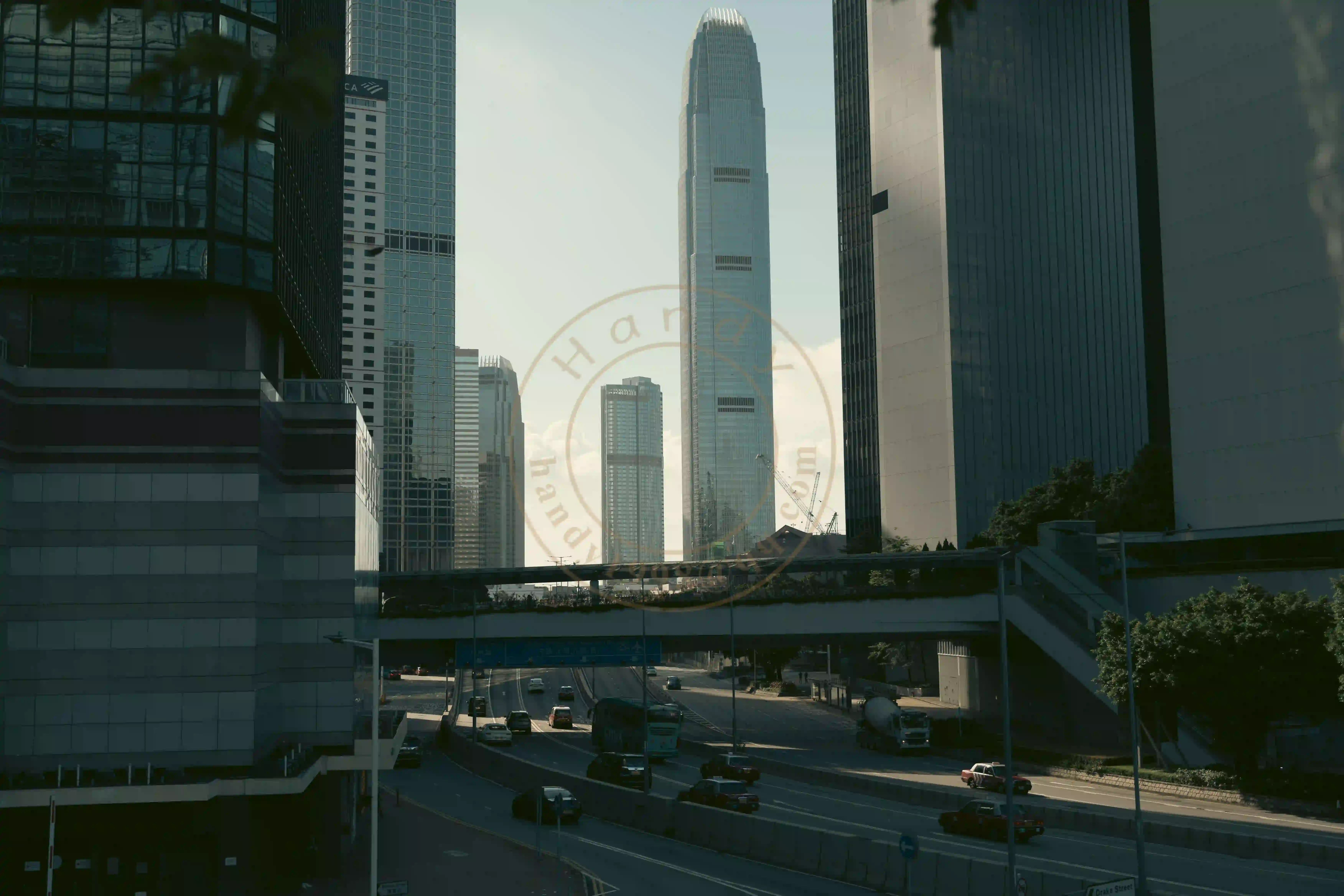 <h2 class='text-xl text-white'></h2>