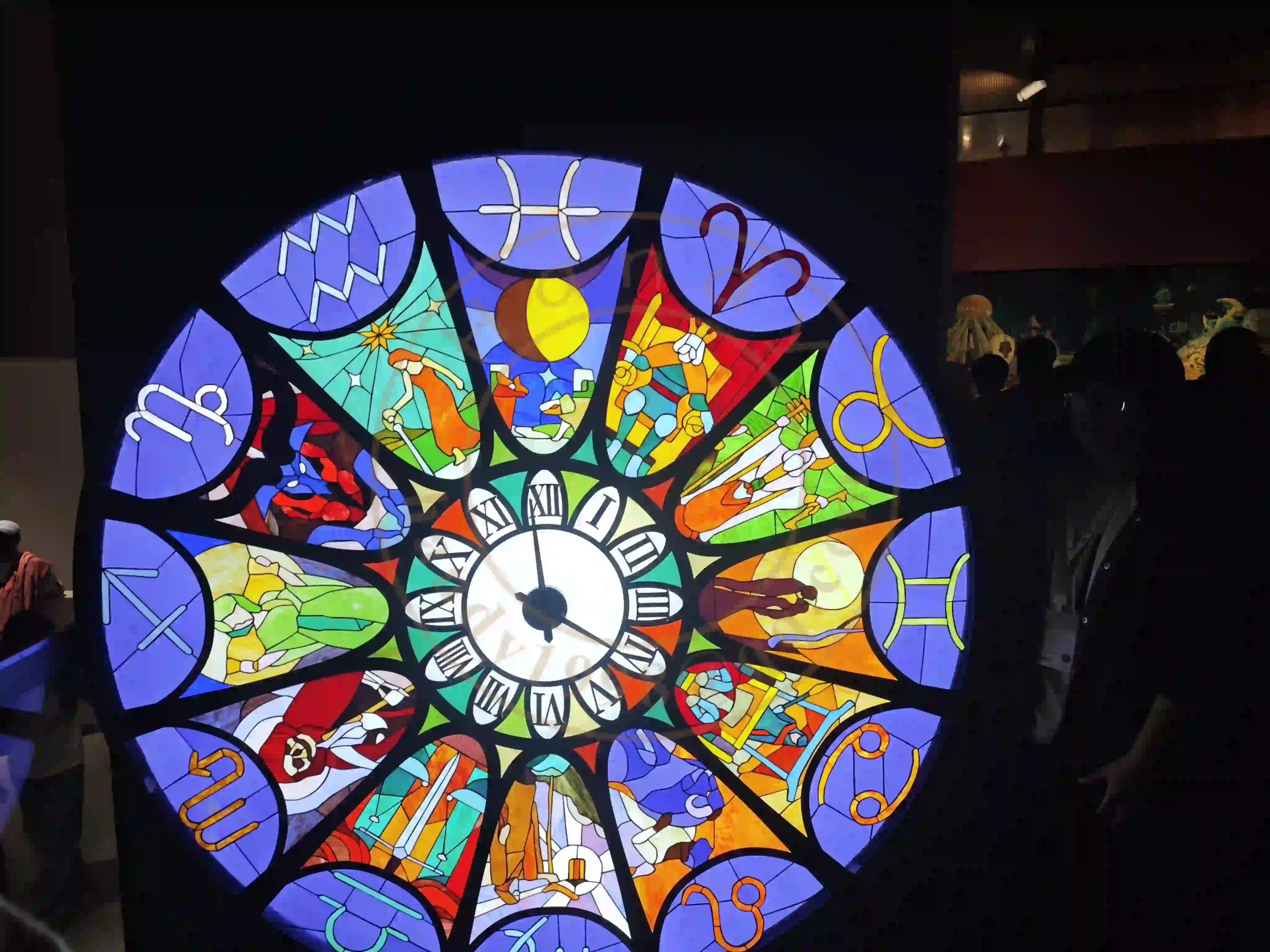 <h2 class='text-xl text-white'></h2>