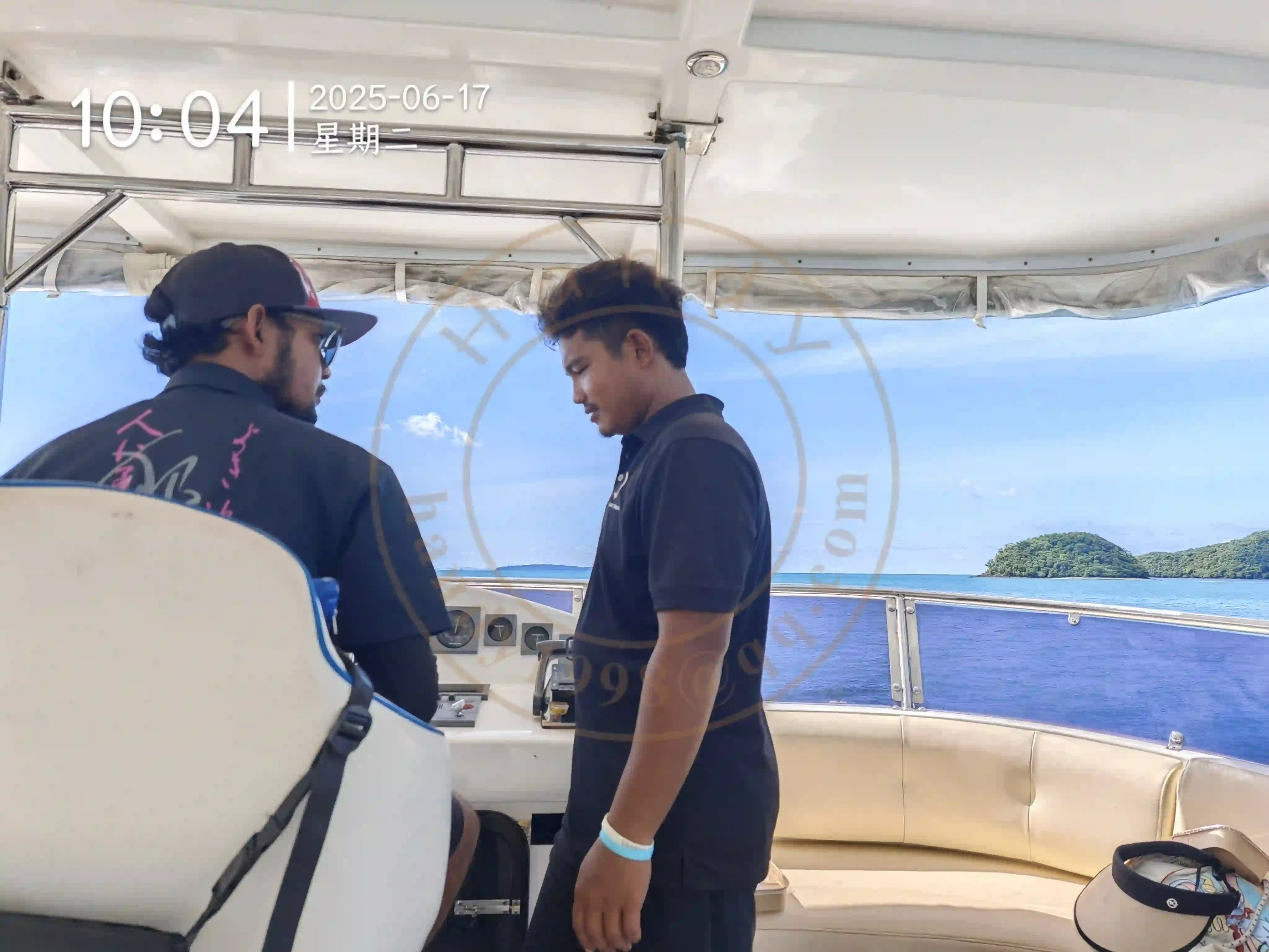 <h2 class='text-xl text-white'></h2>