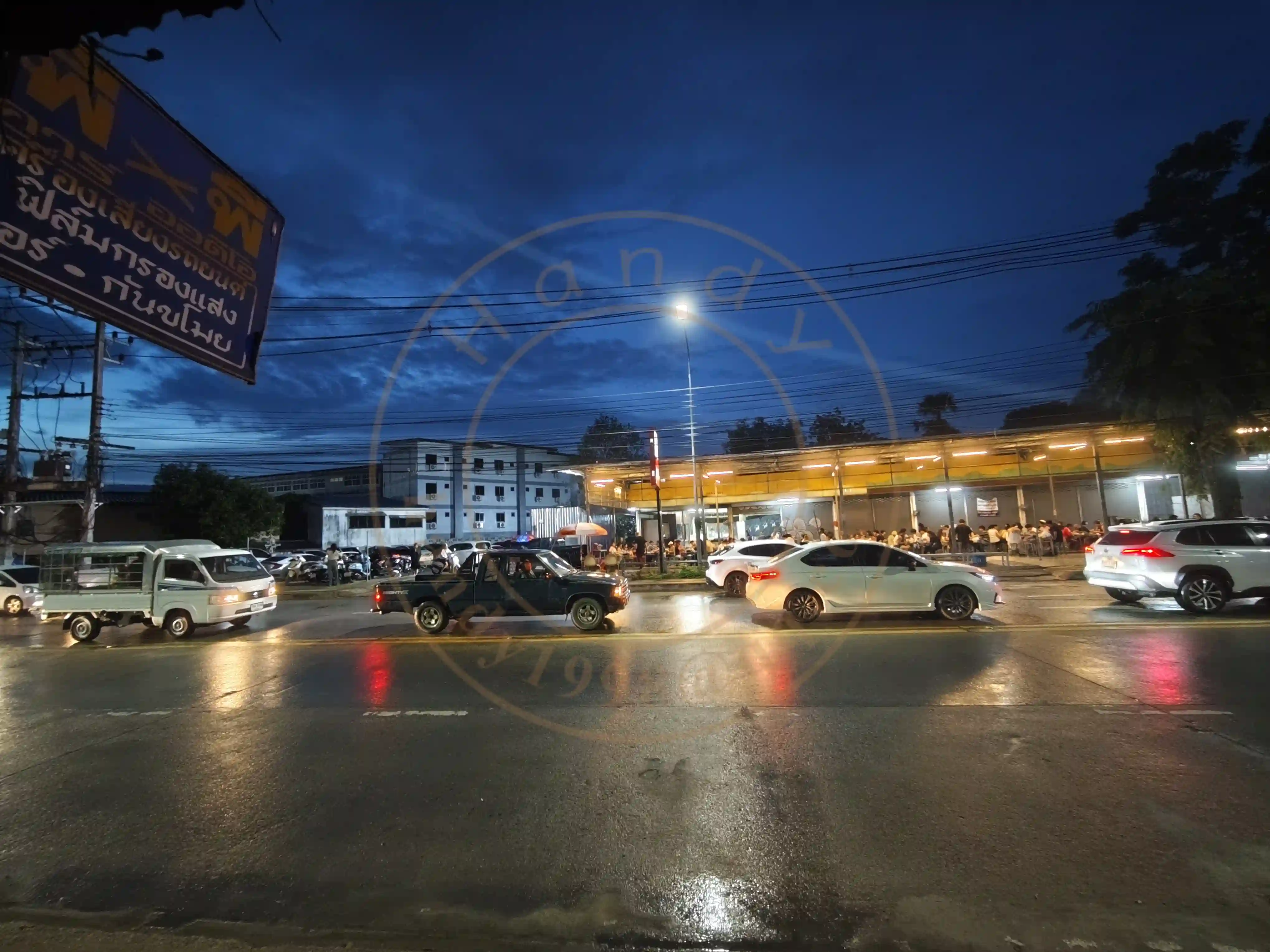 <h2 class='text-xl text-white'></h2>