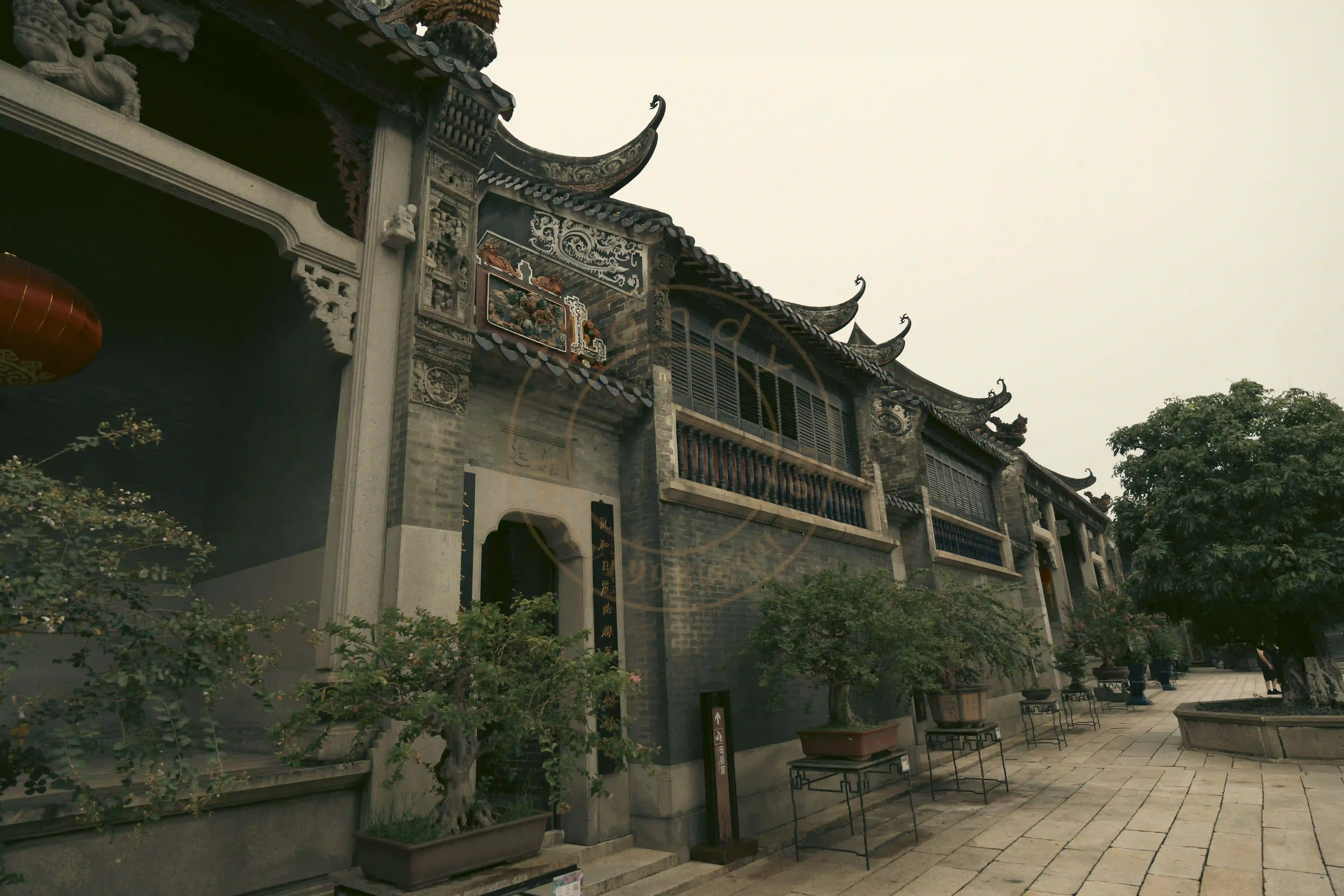 <h2 class='text-xl text-white'></h2>