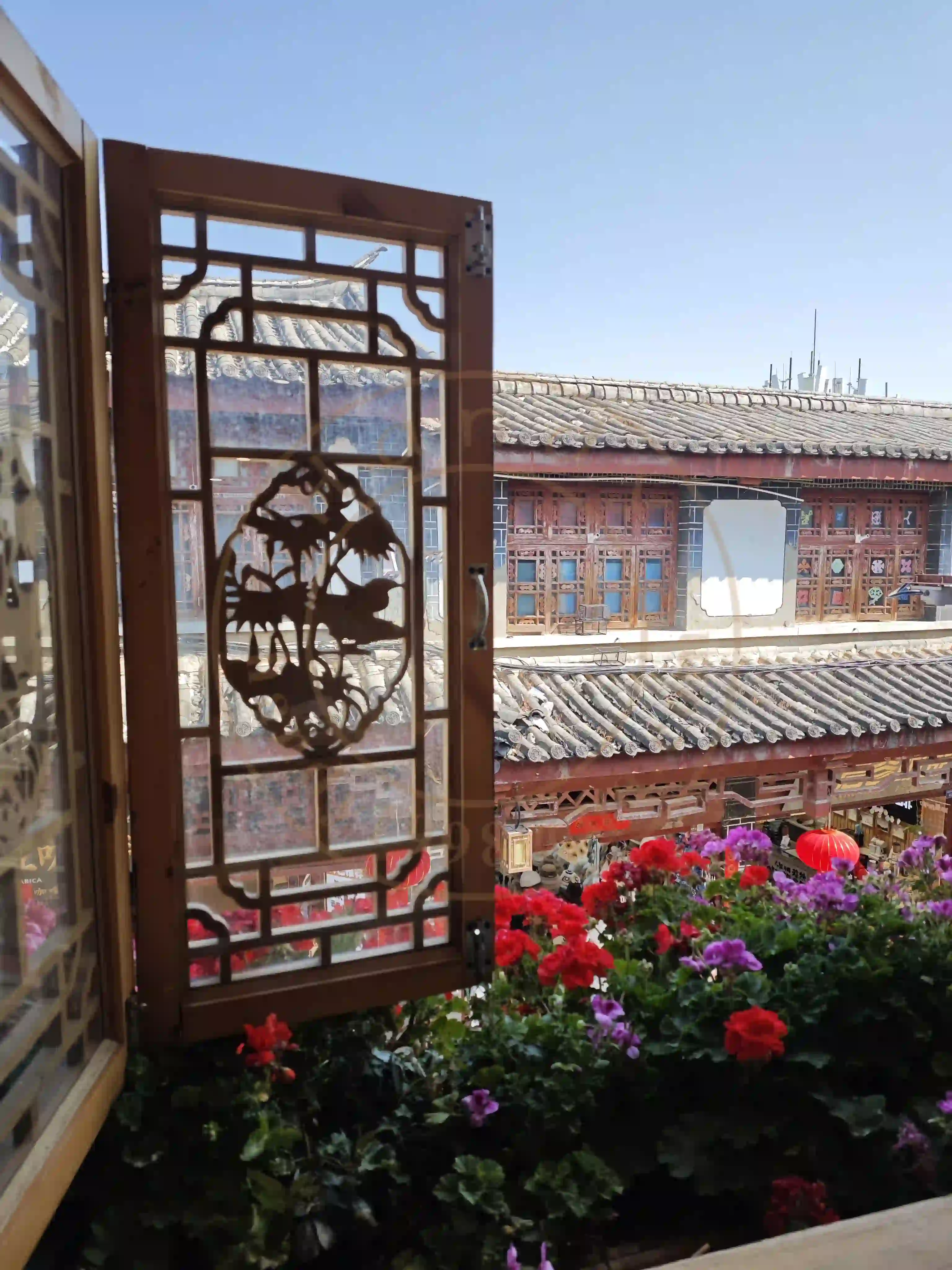 <h2 class='text-xl text-white'></h2>