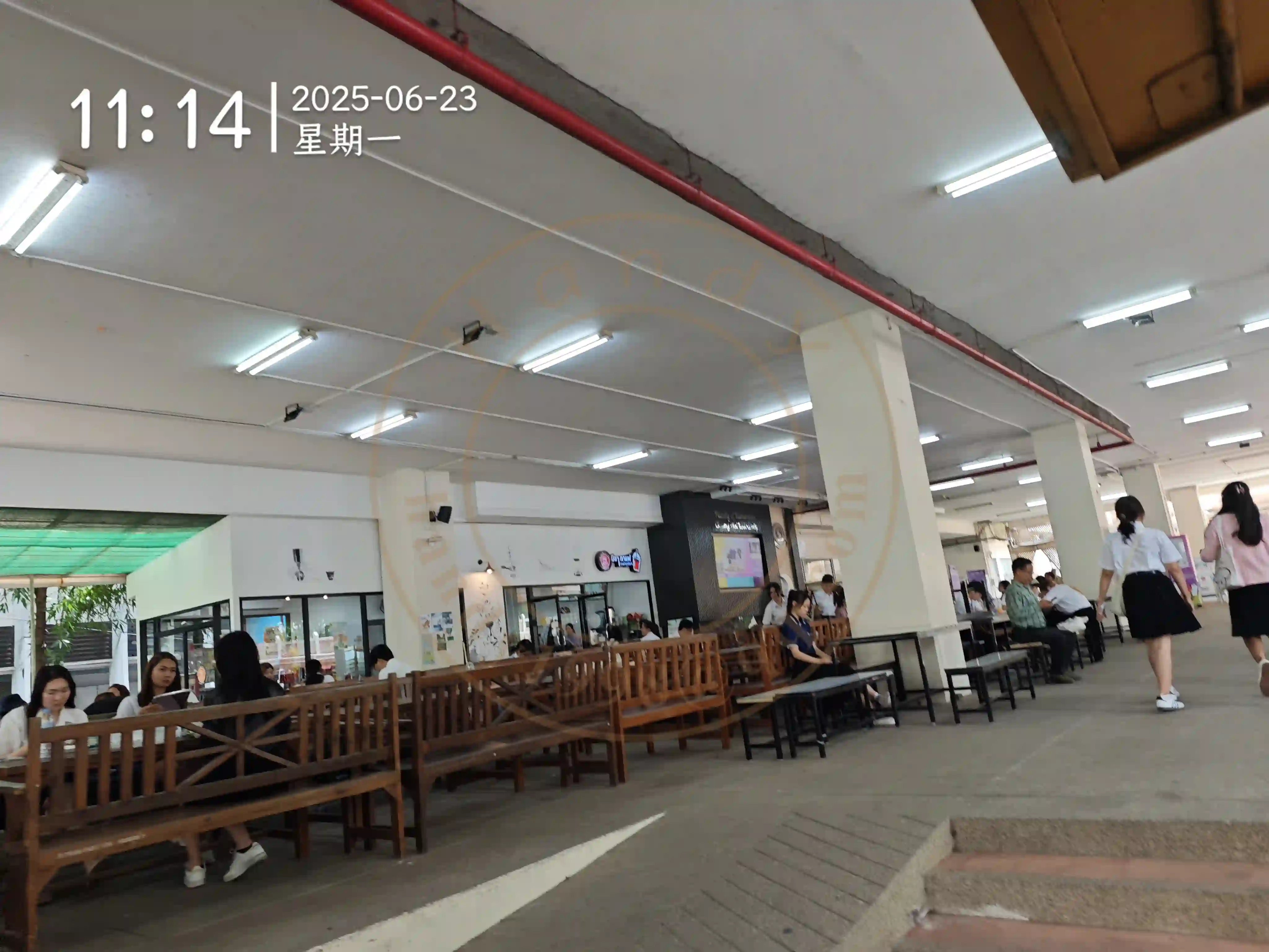 <h2 class='text-xl text-white'></h2>