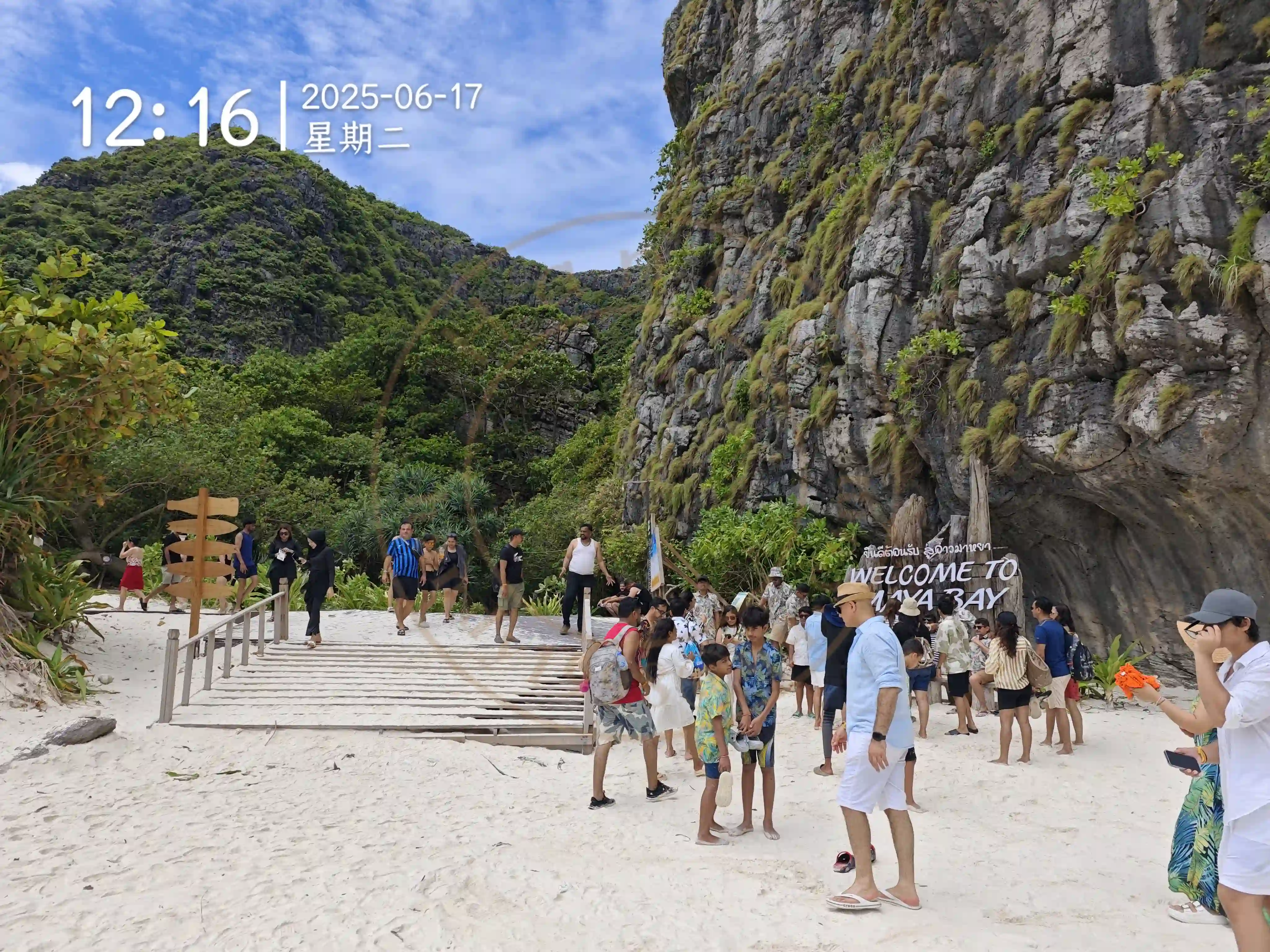 <h2 class='text-xl text-white'></h2>