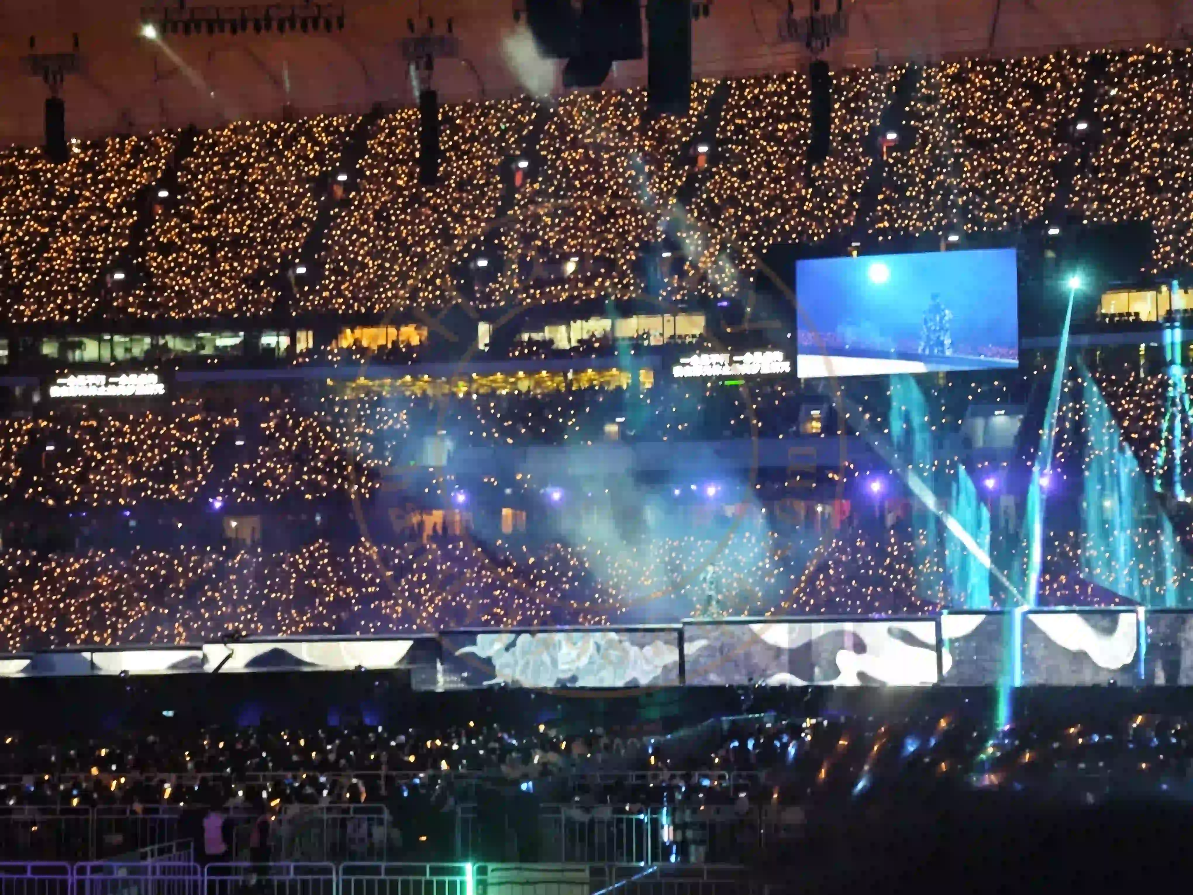 <h2 class='text-xl text-white'></h2>