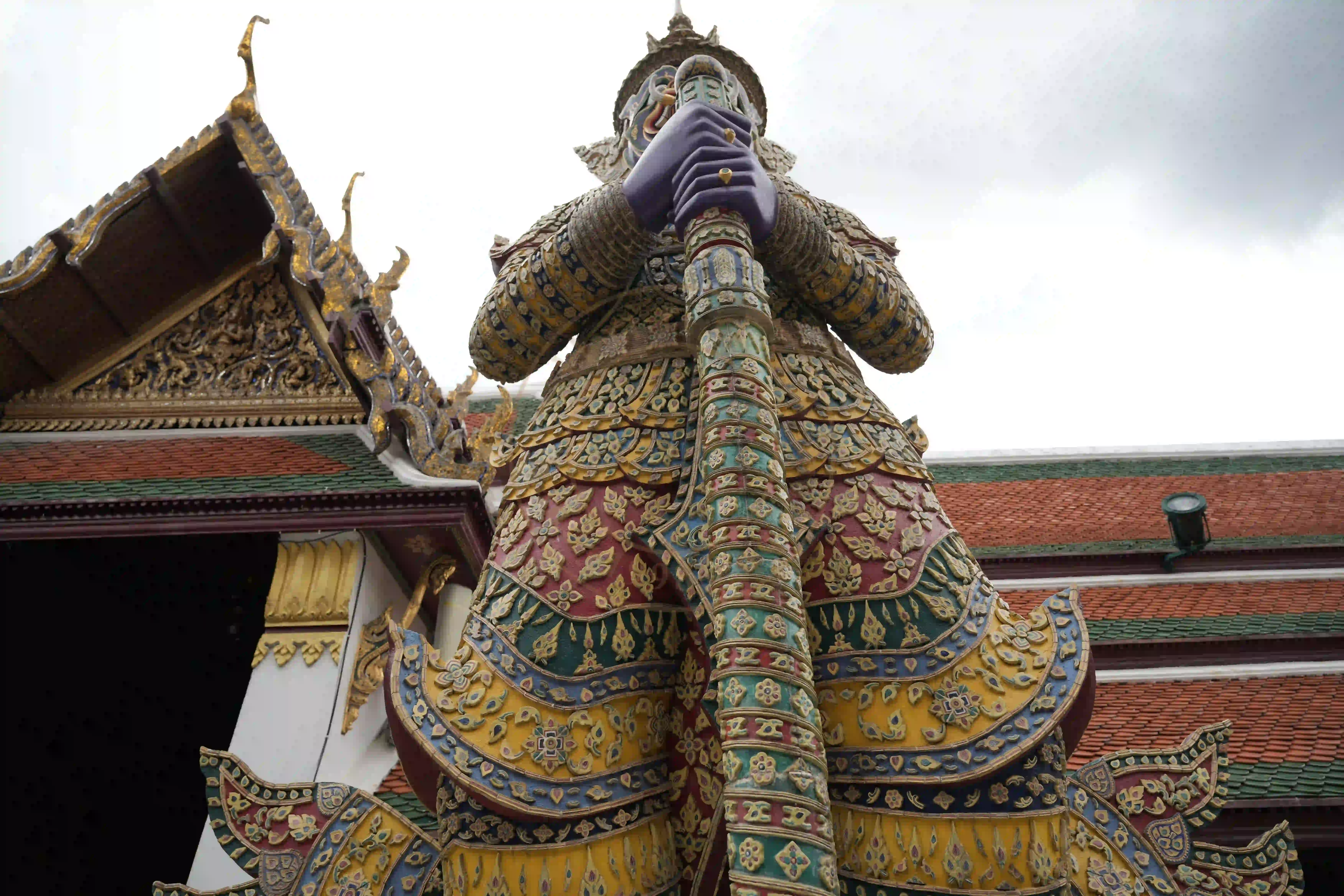 <h2 class='text-xl text-white'></h2>