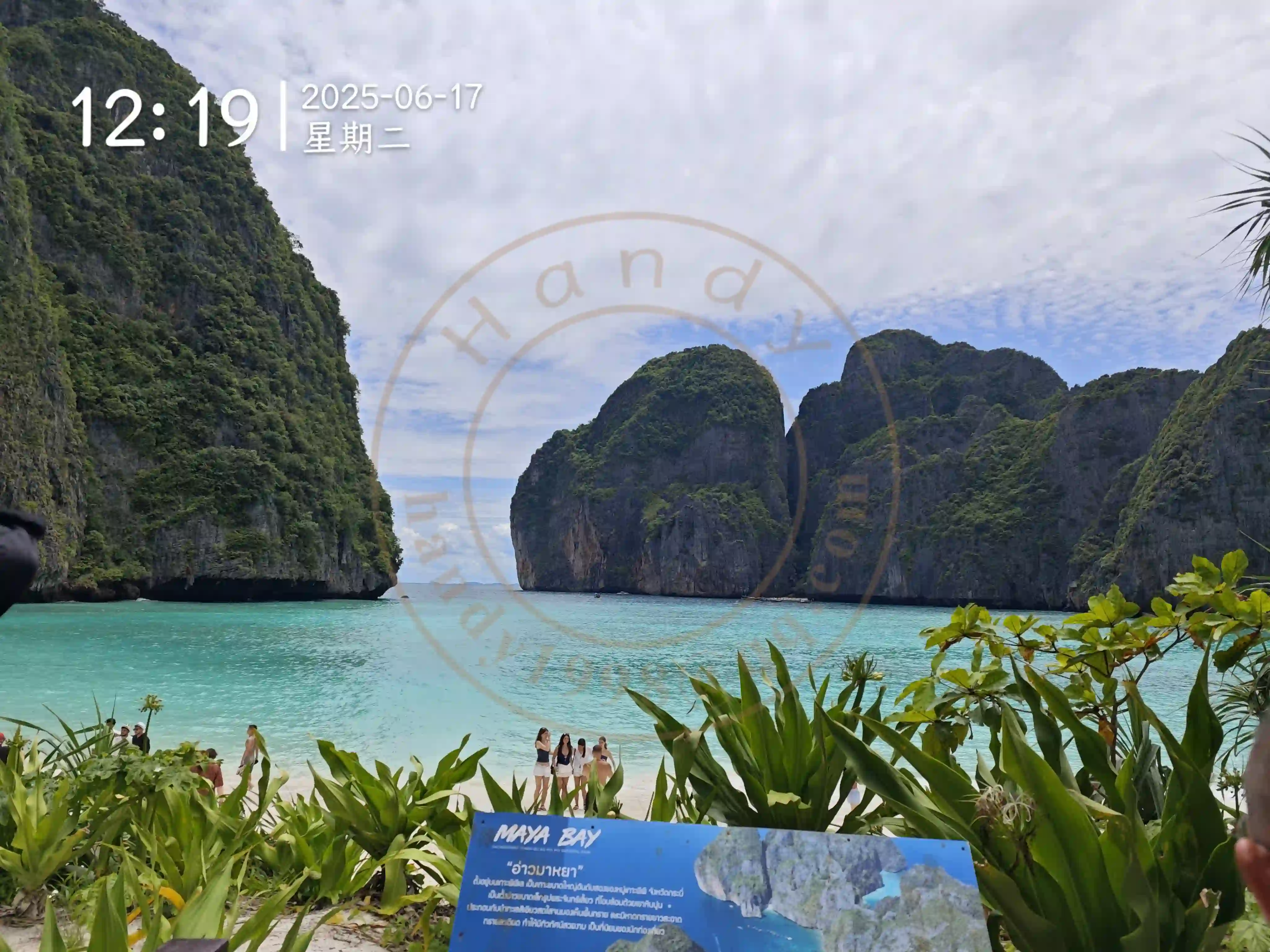 <h2 class='text-xl text-white'></h2>