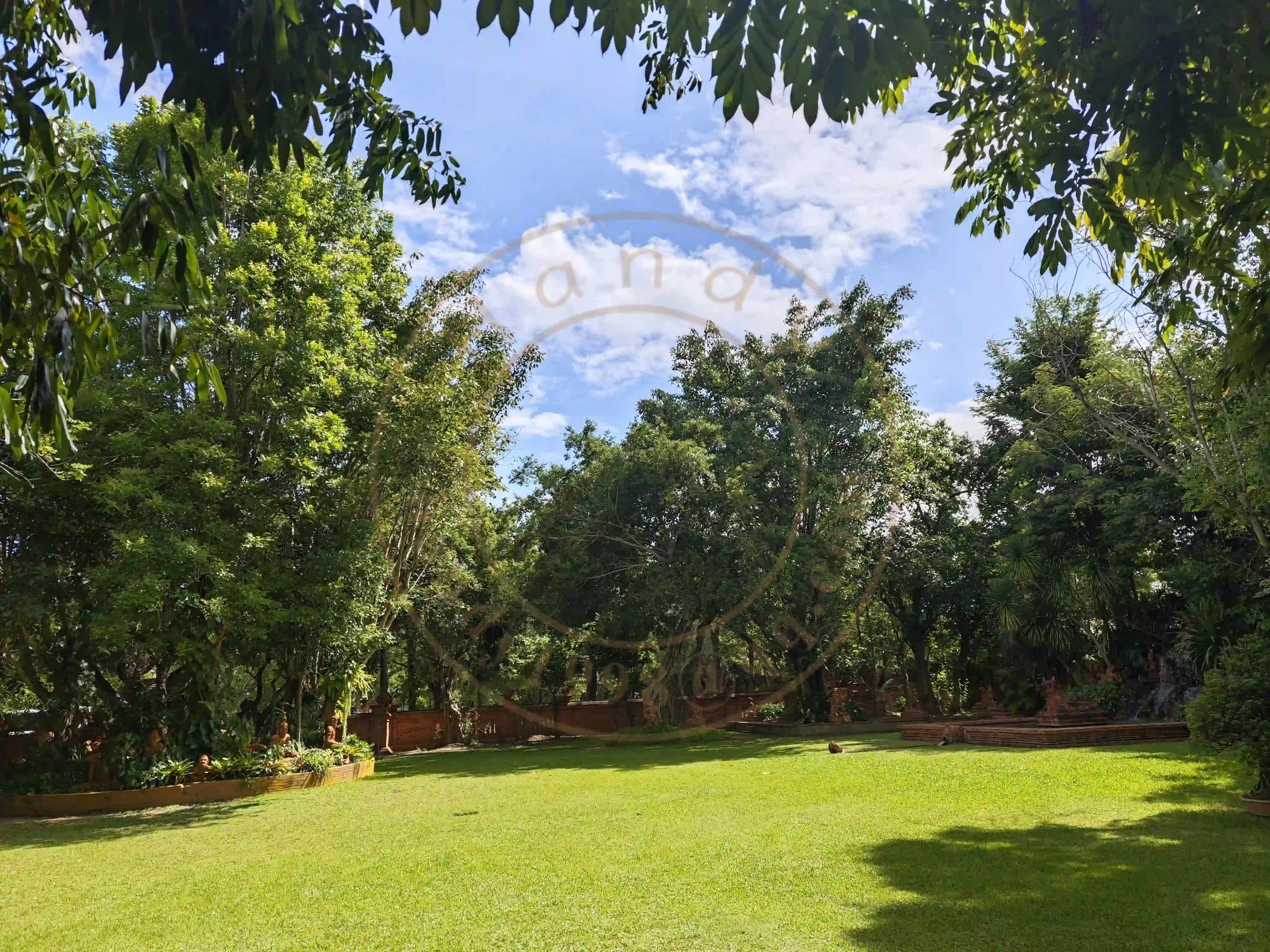 <h2 class='text-xl text-white'></h2>