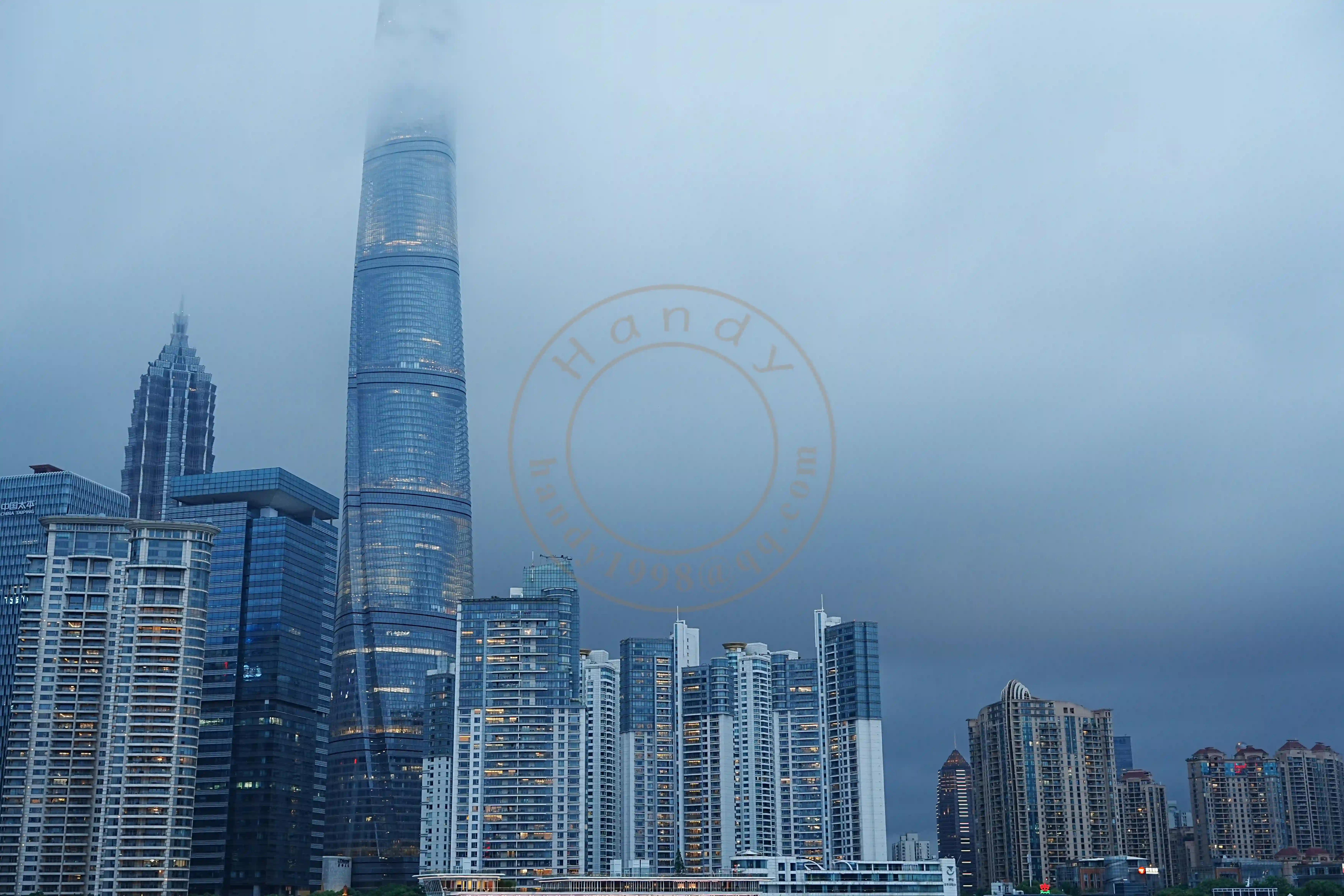 <h2 class='text-xl text-white'></h2>