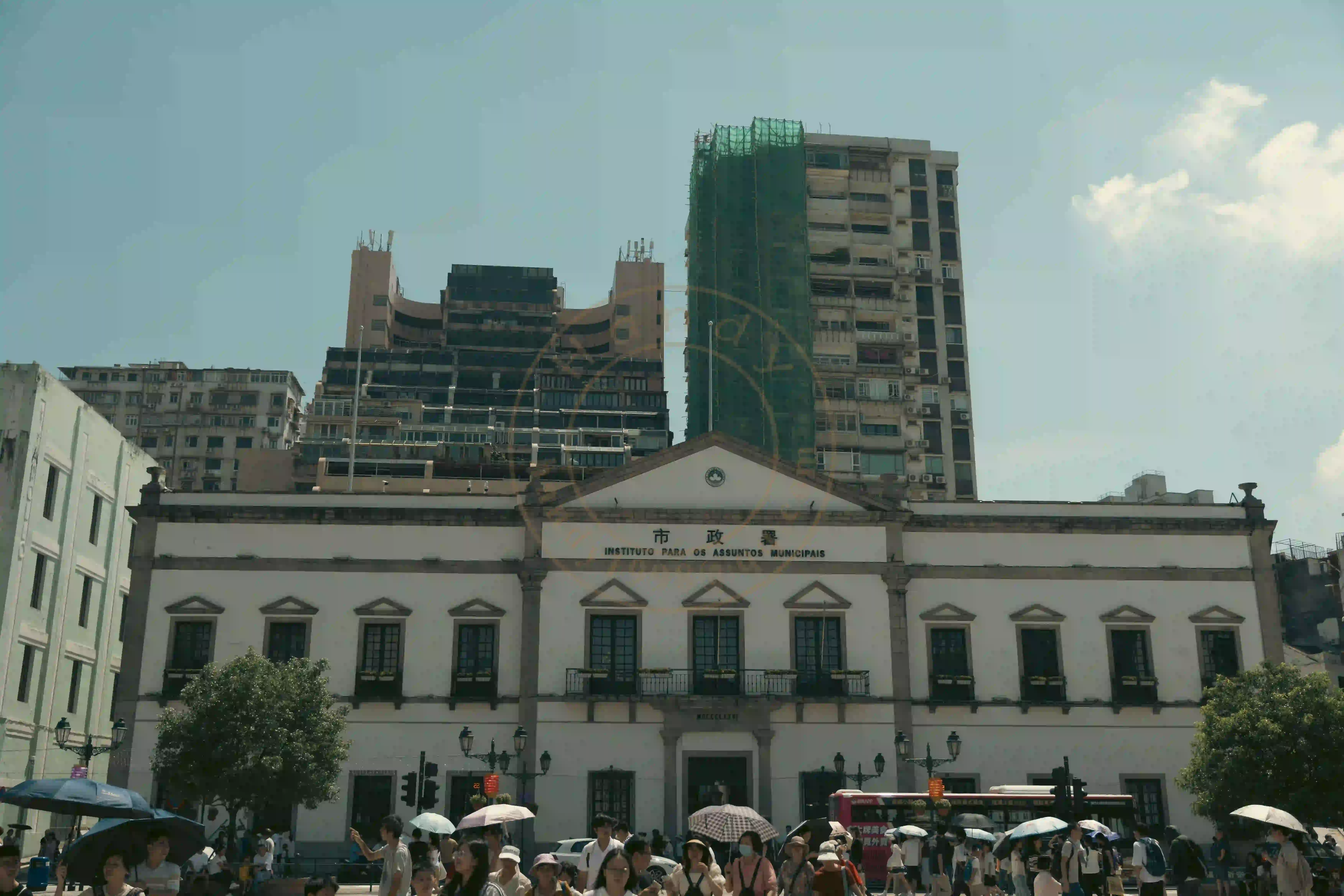 <h2 class='text-xl text-white'></h2>