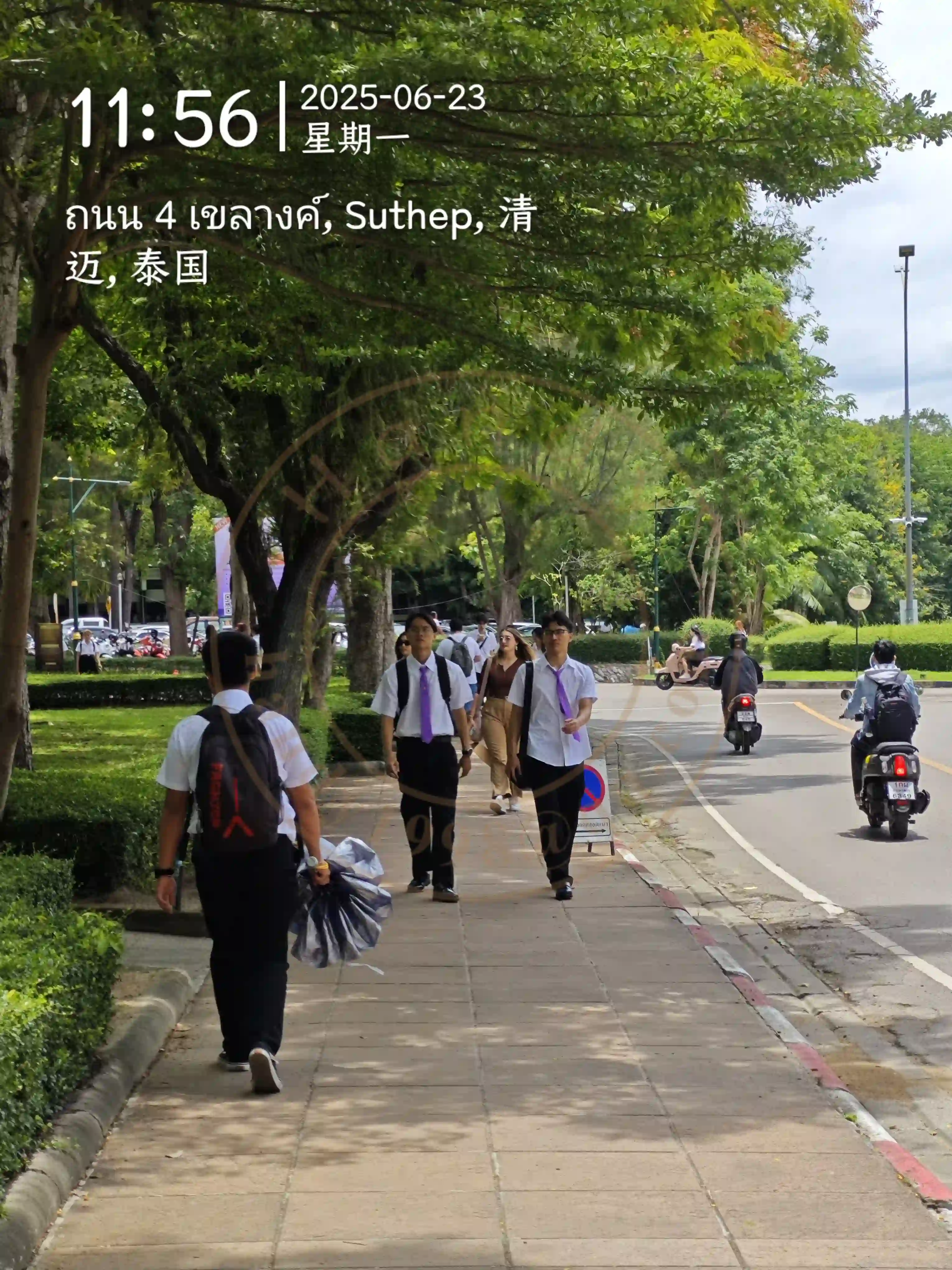 <h2 class='text-xl text-white'></h2>