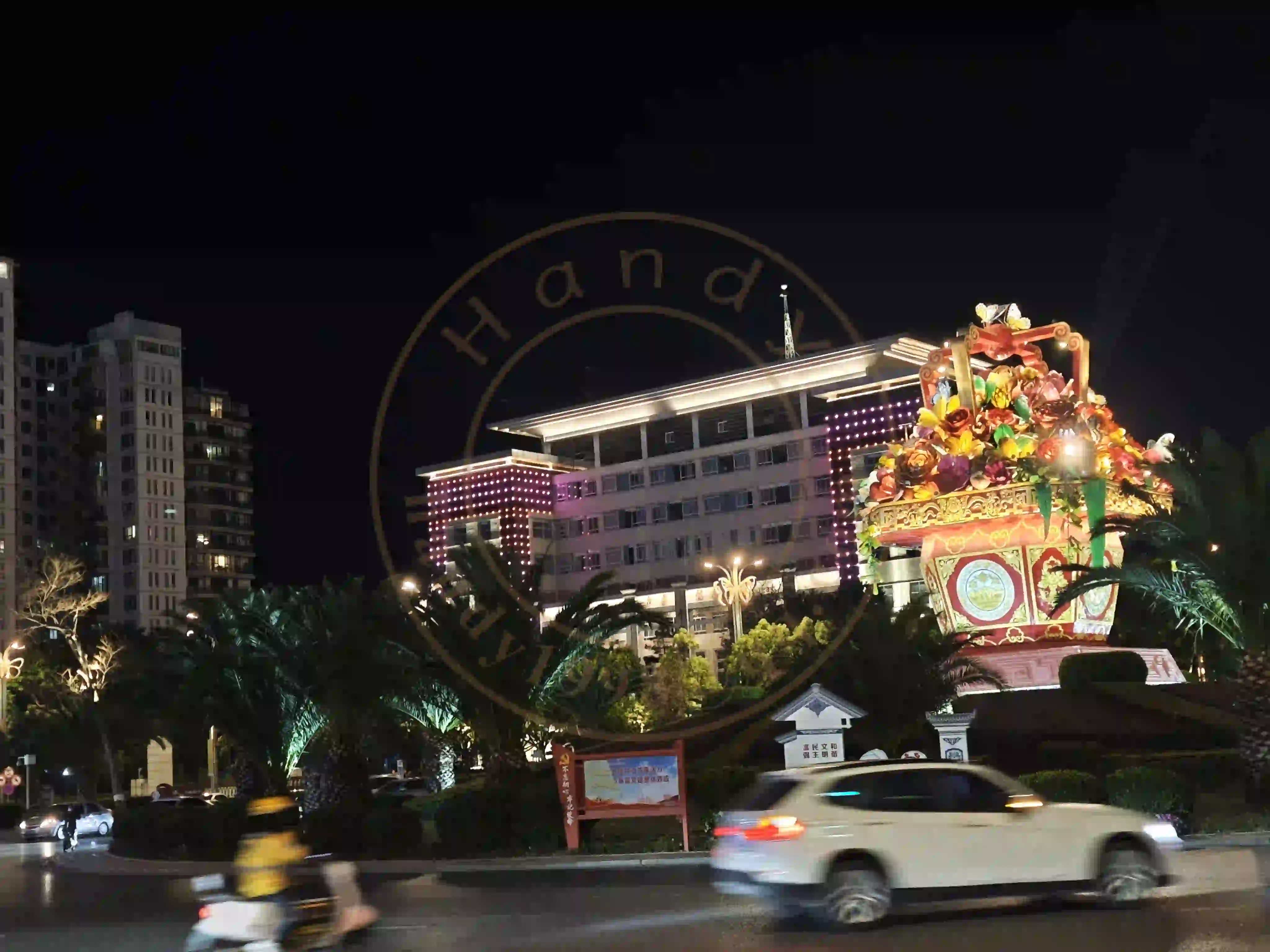 <h2 class='text-xl text-white'></h2>