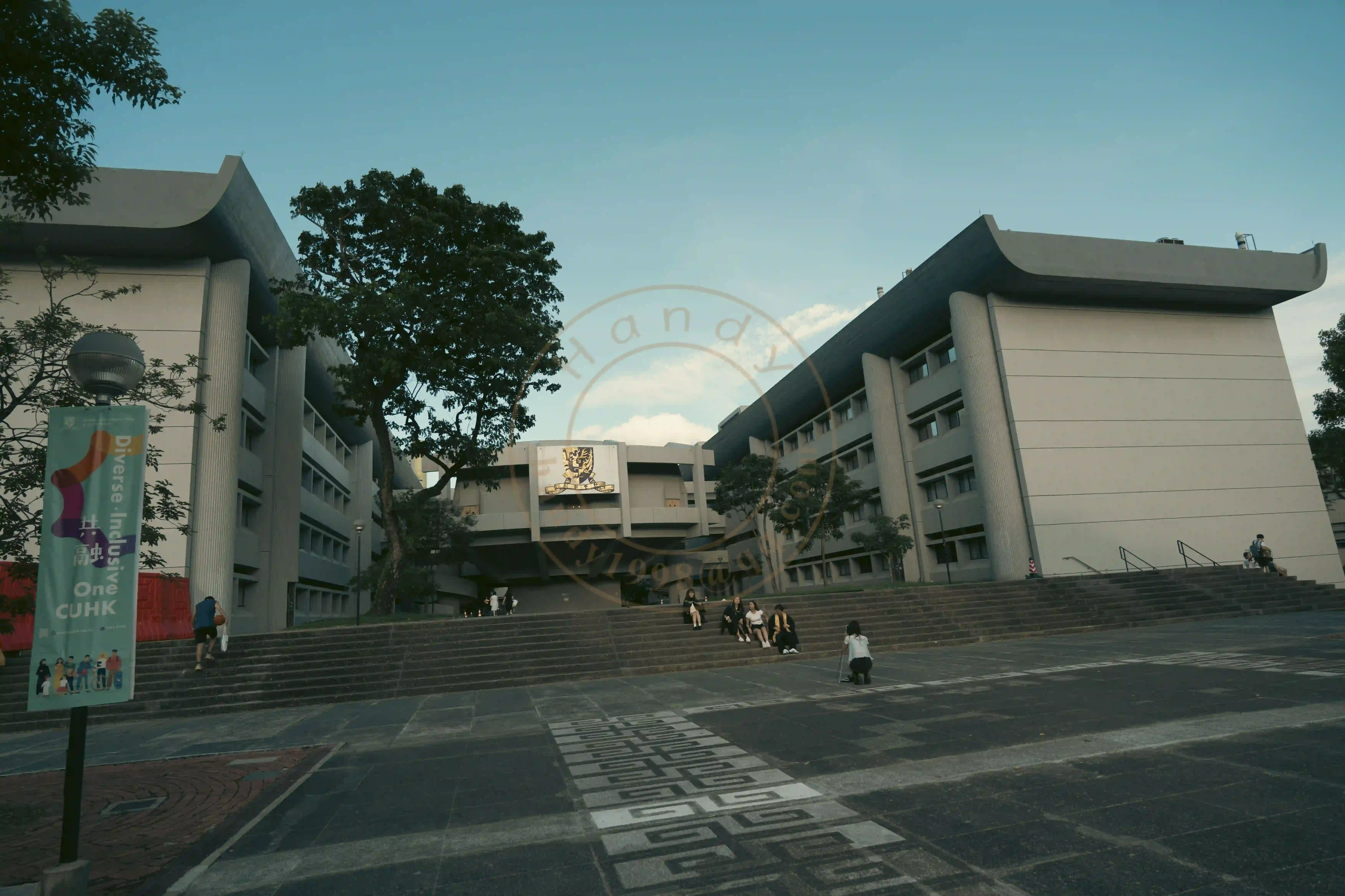 <h2 class='text-xl text-white'></h2>