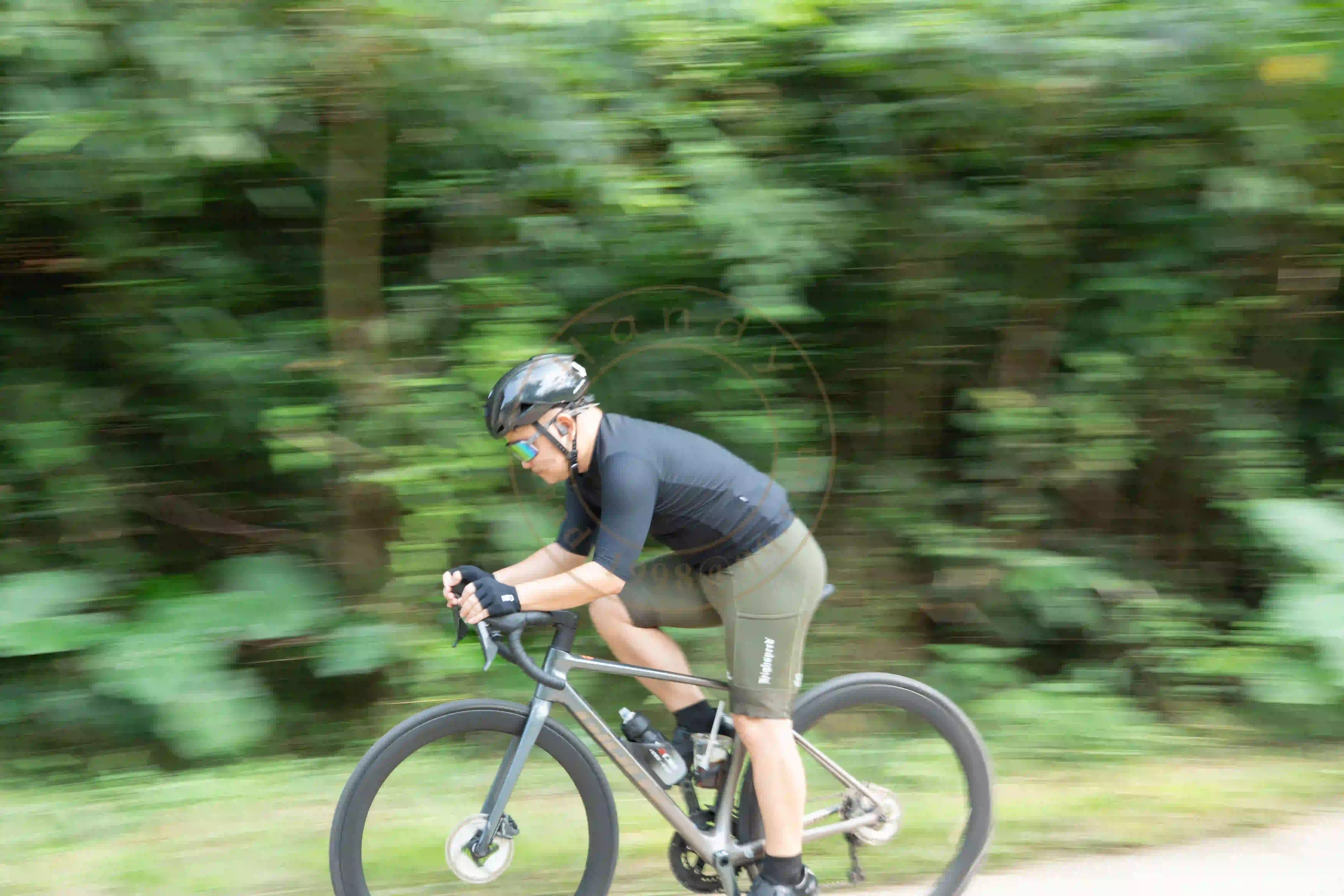 <h2 class='text-xl text-white'></h2>