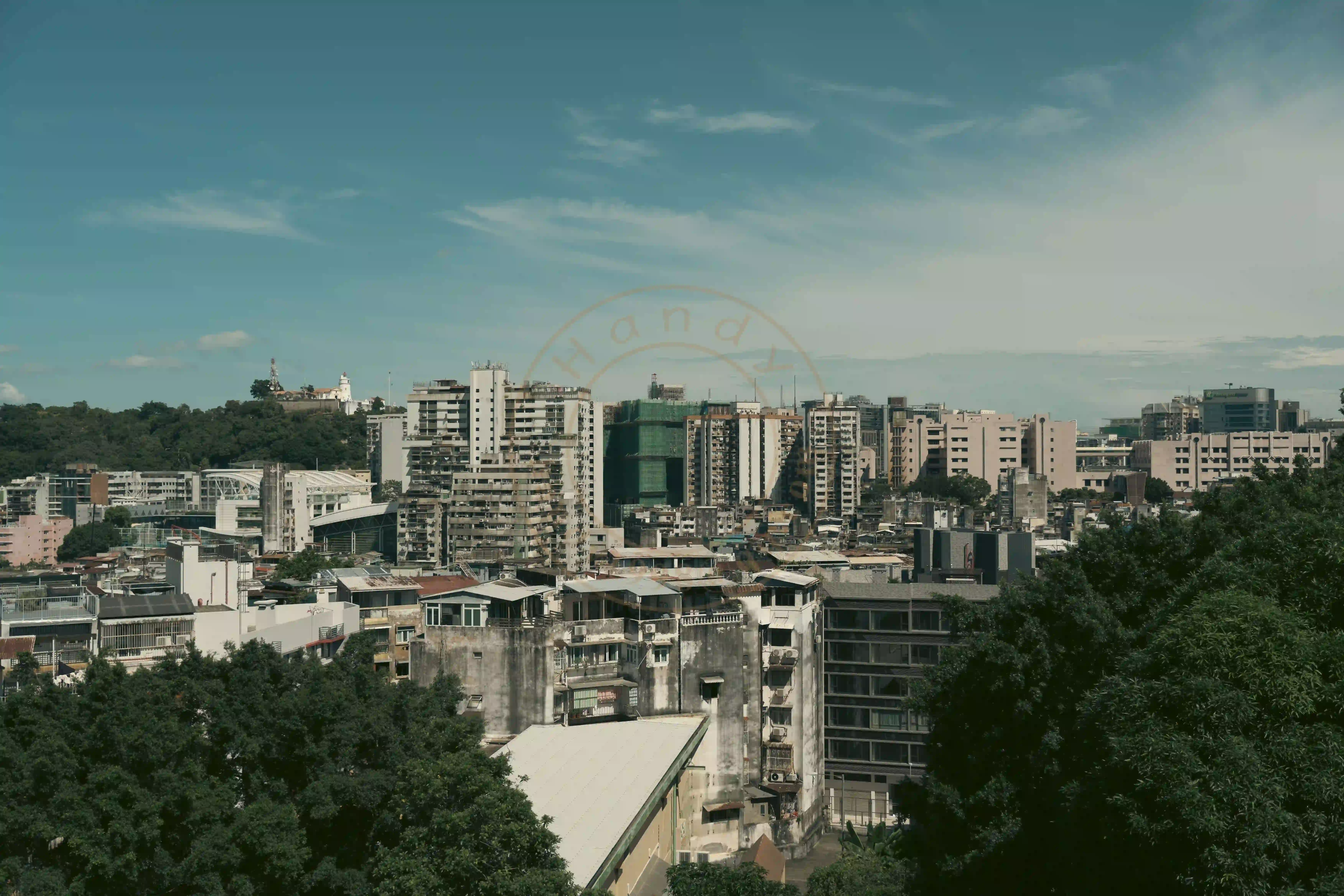 <h2 class='text-xl text-white'></h2>