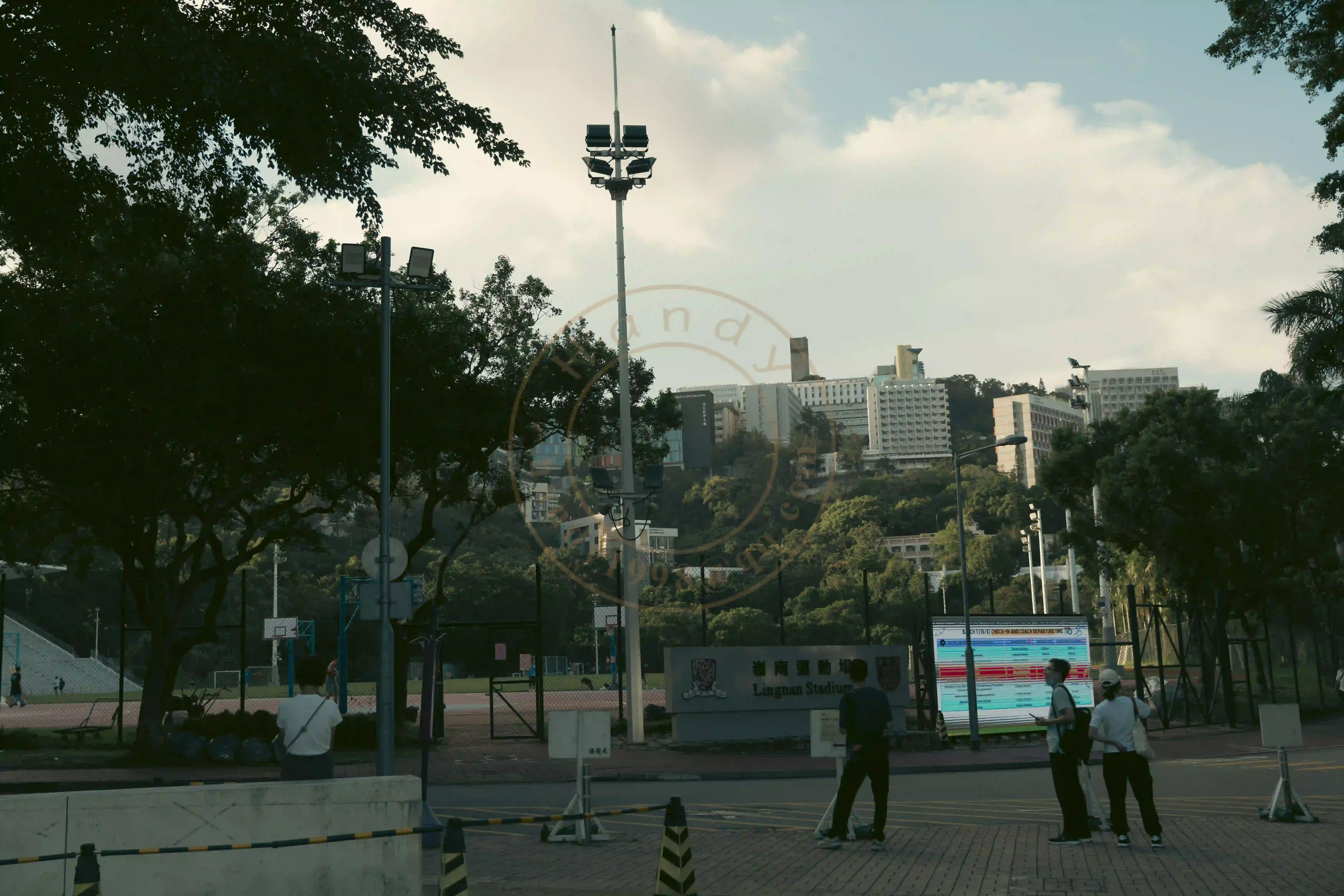 <h2 class='text-xl text-white'></h2>