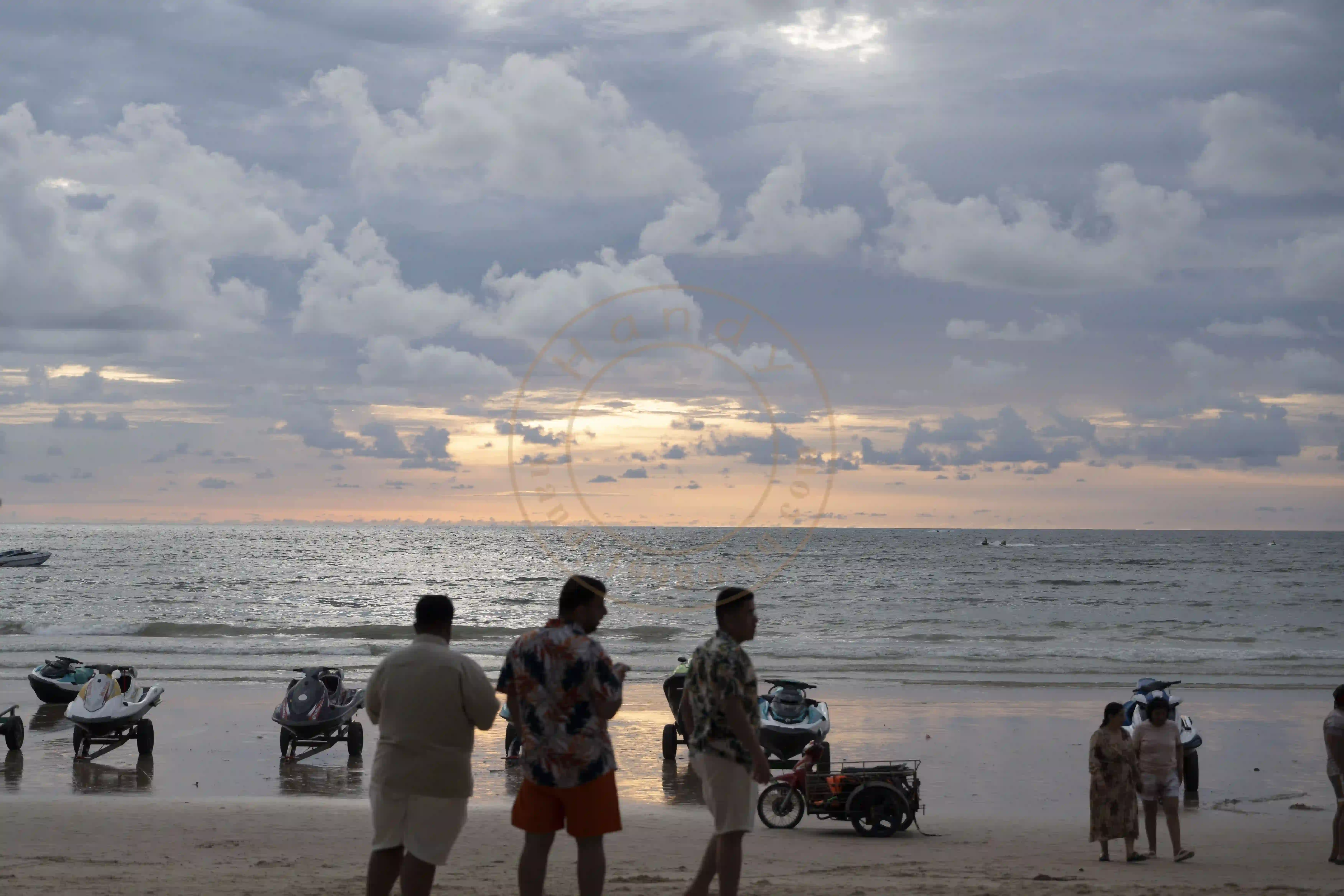 <h2 class='text-xl text-white'></h2>