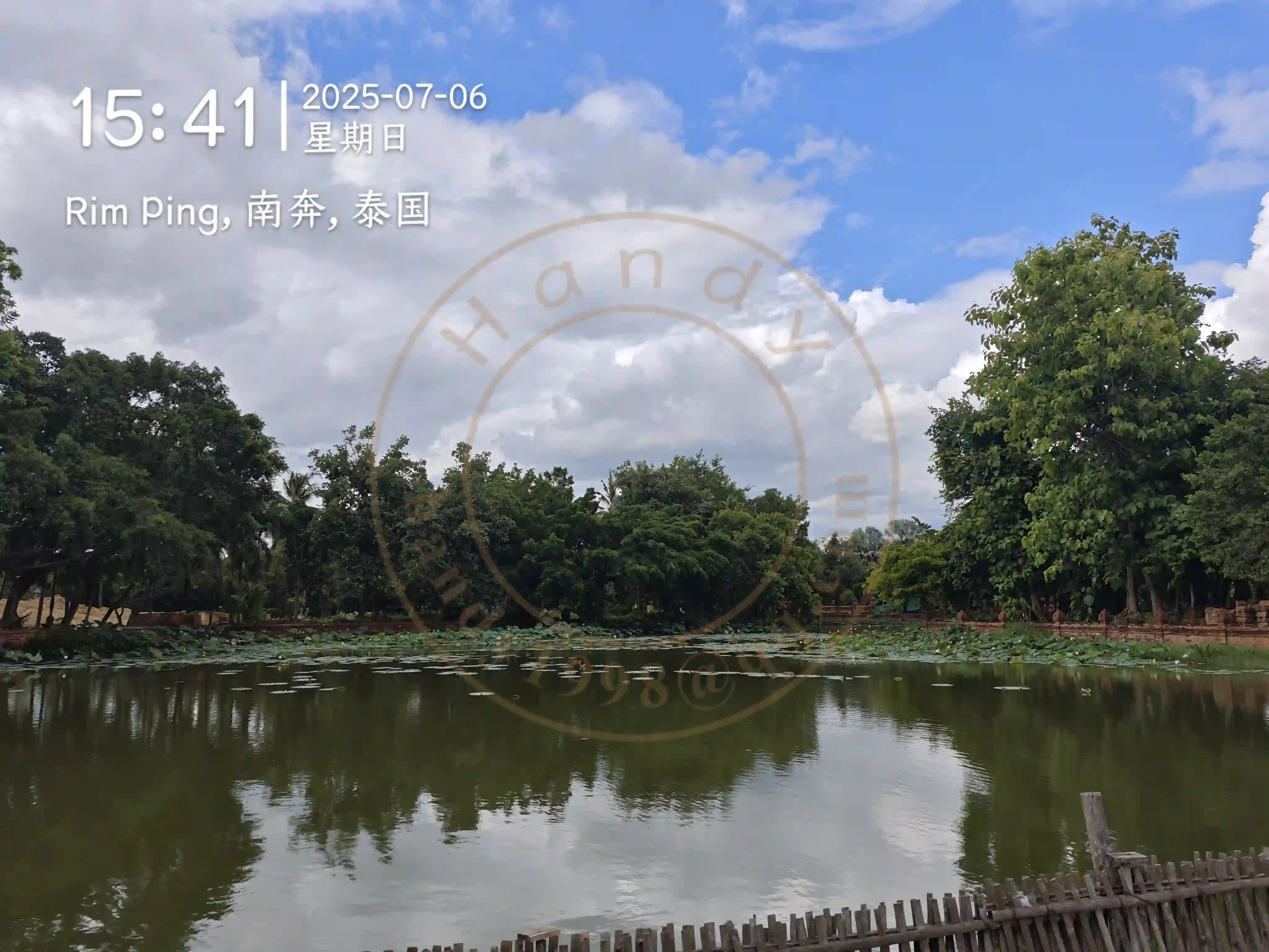 <h2 class='text-xl text-white'></h2>