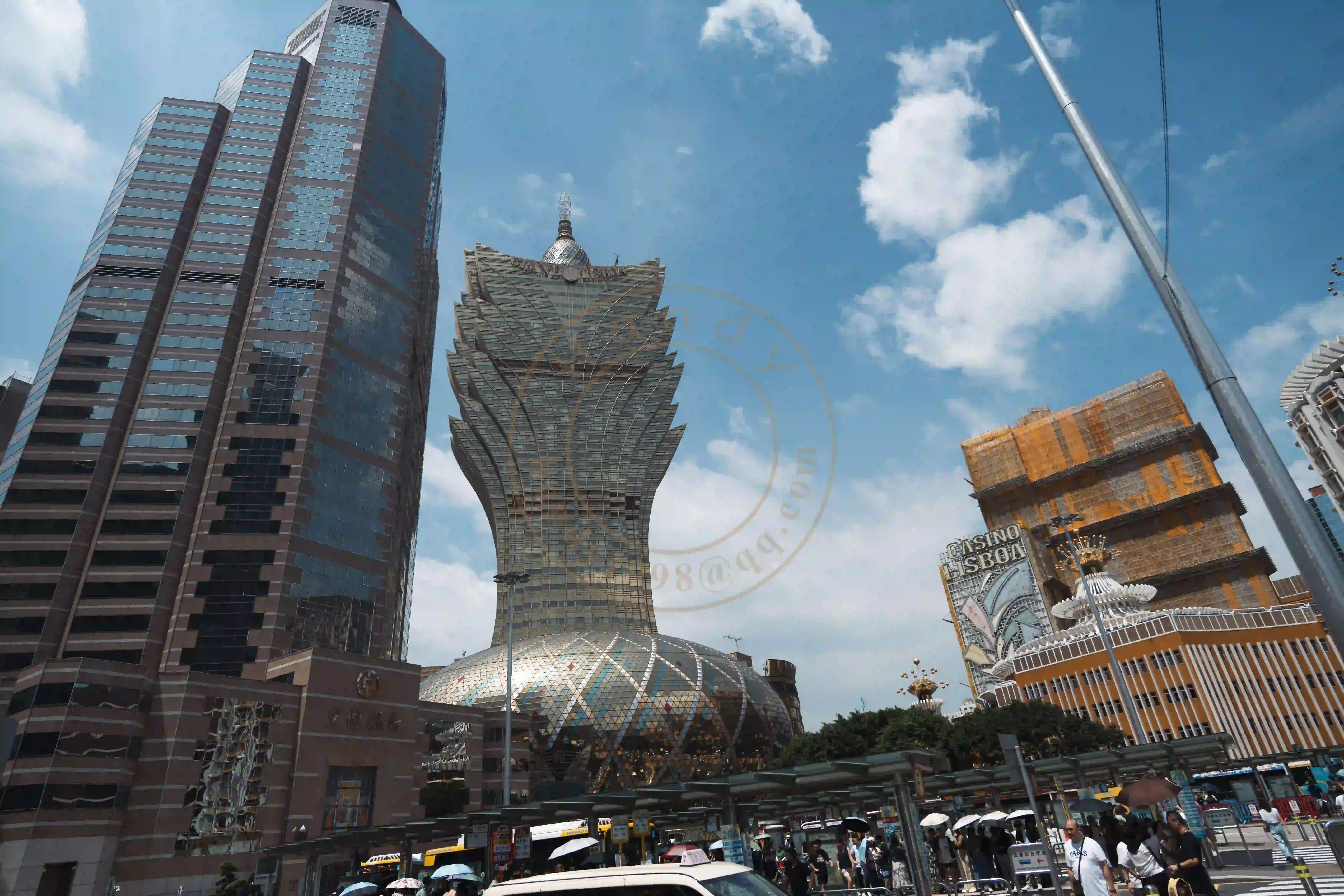 <h2 class='text-xl text-white'></h2>