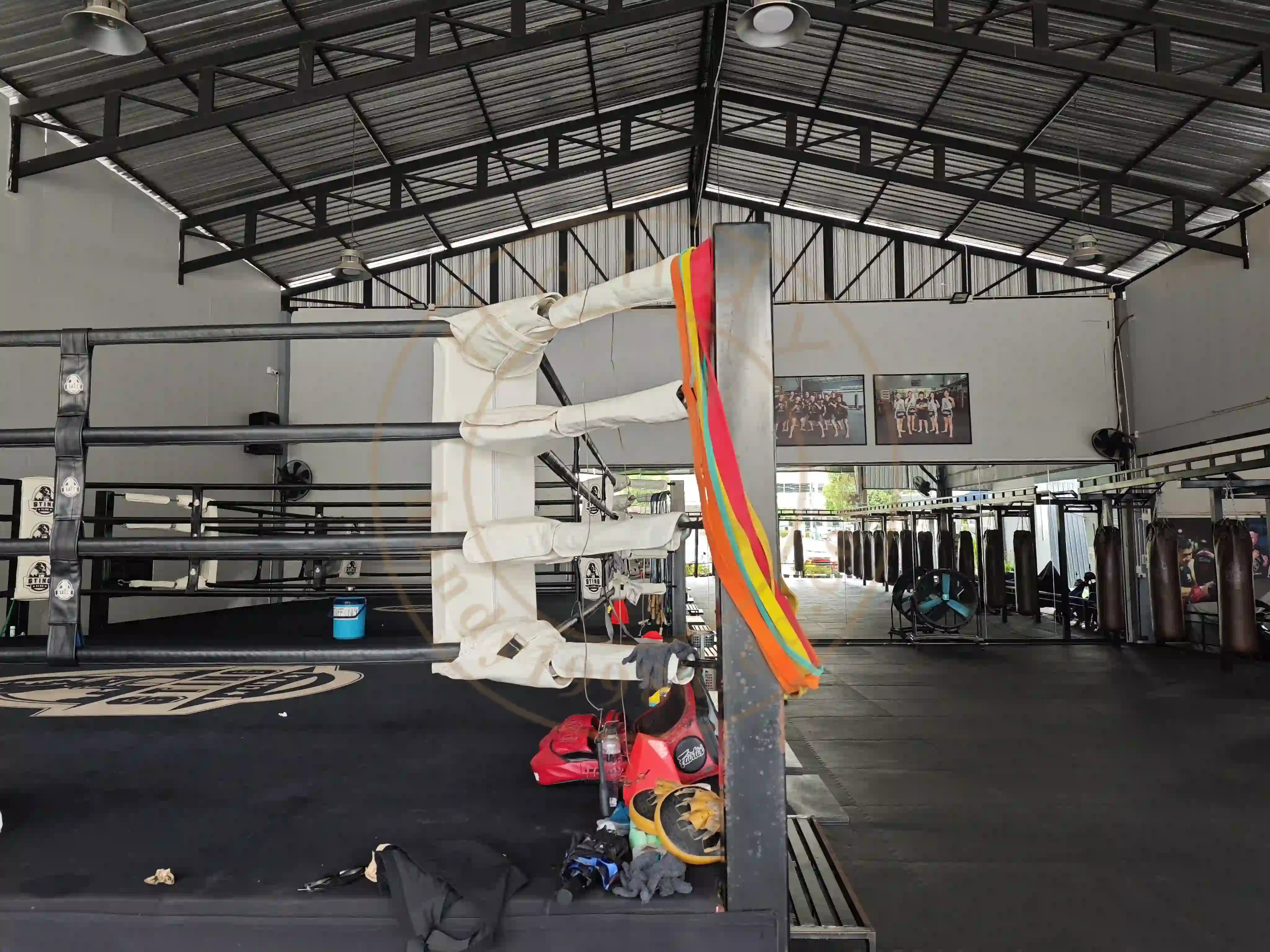 <h2 class='text-xl text-white'></h2>