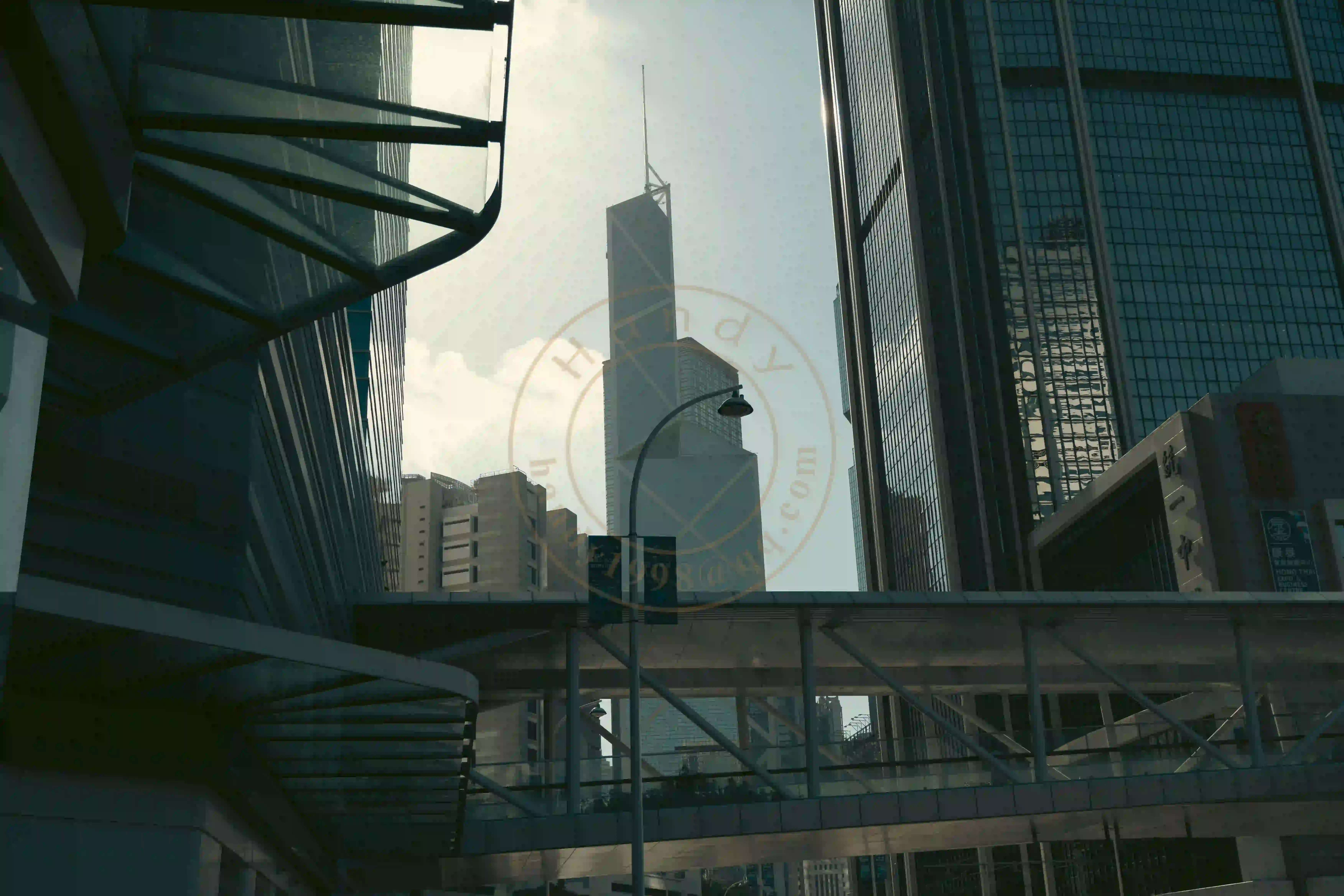 <h2 class='text-xl text-white'></h2>