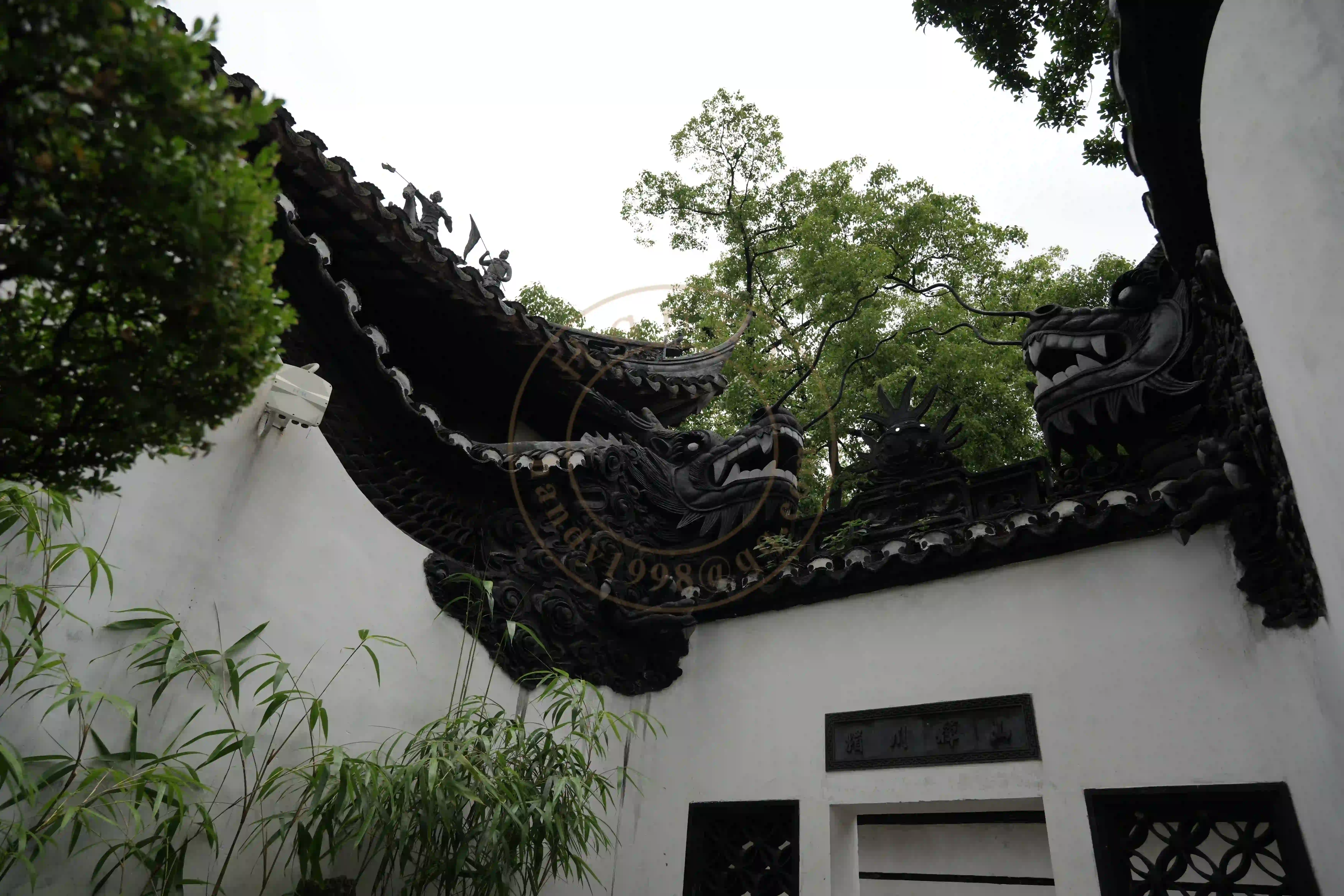 <h2 class='text-xl text-white'></h2>