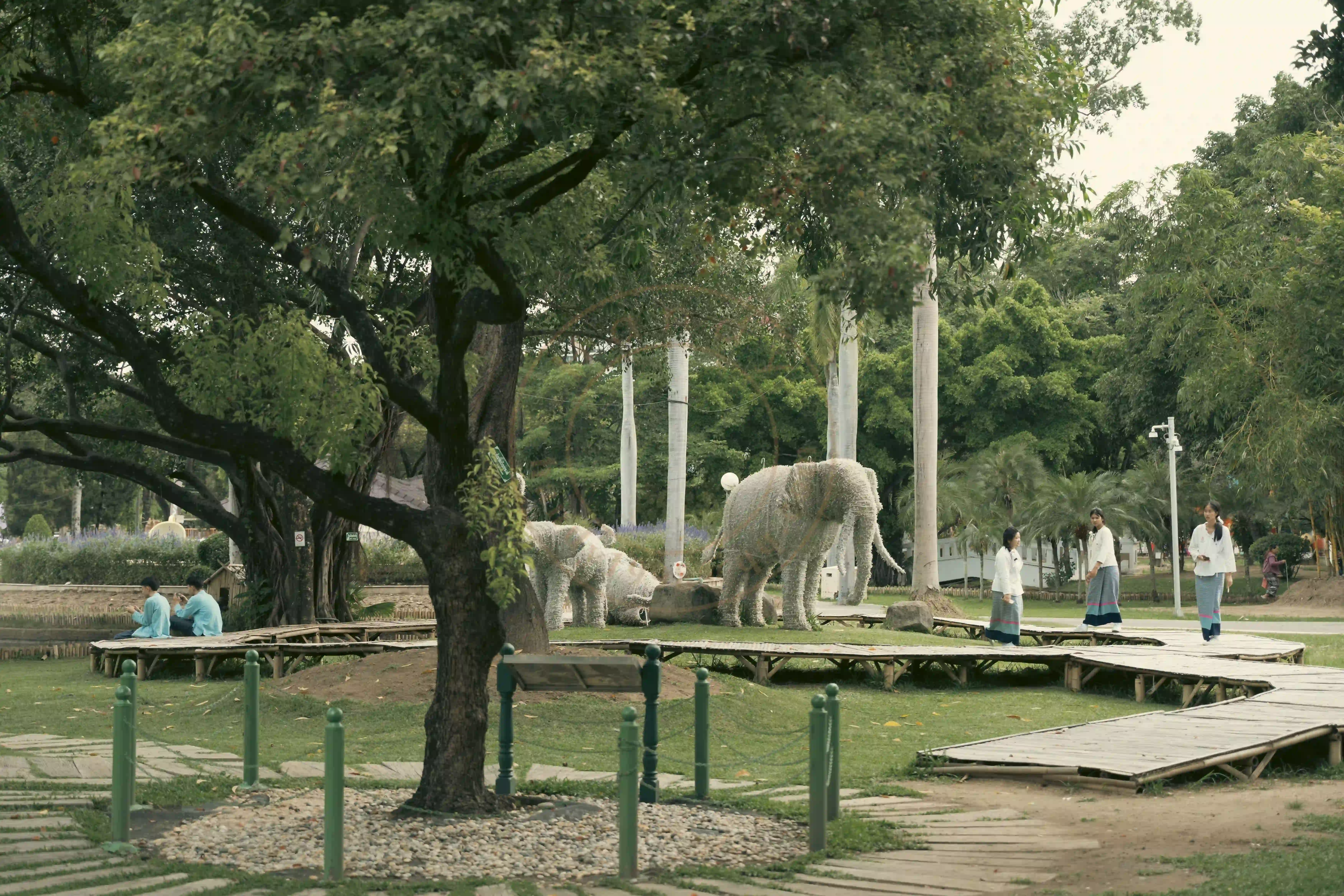 <h2 class='text-xl text-white'></h2>