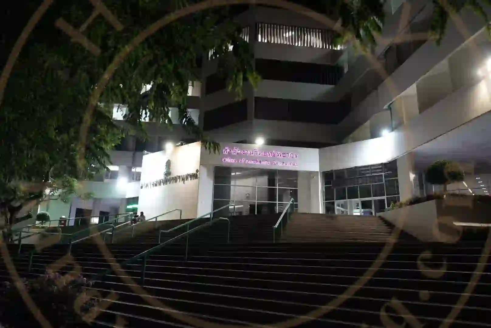 <h2 class='text-xl text-white'></h2>