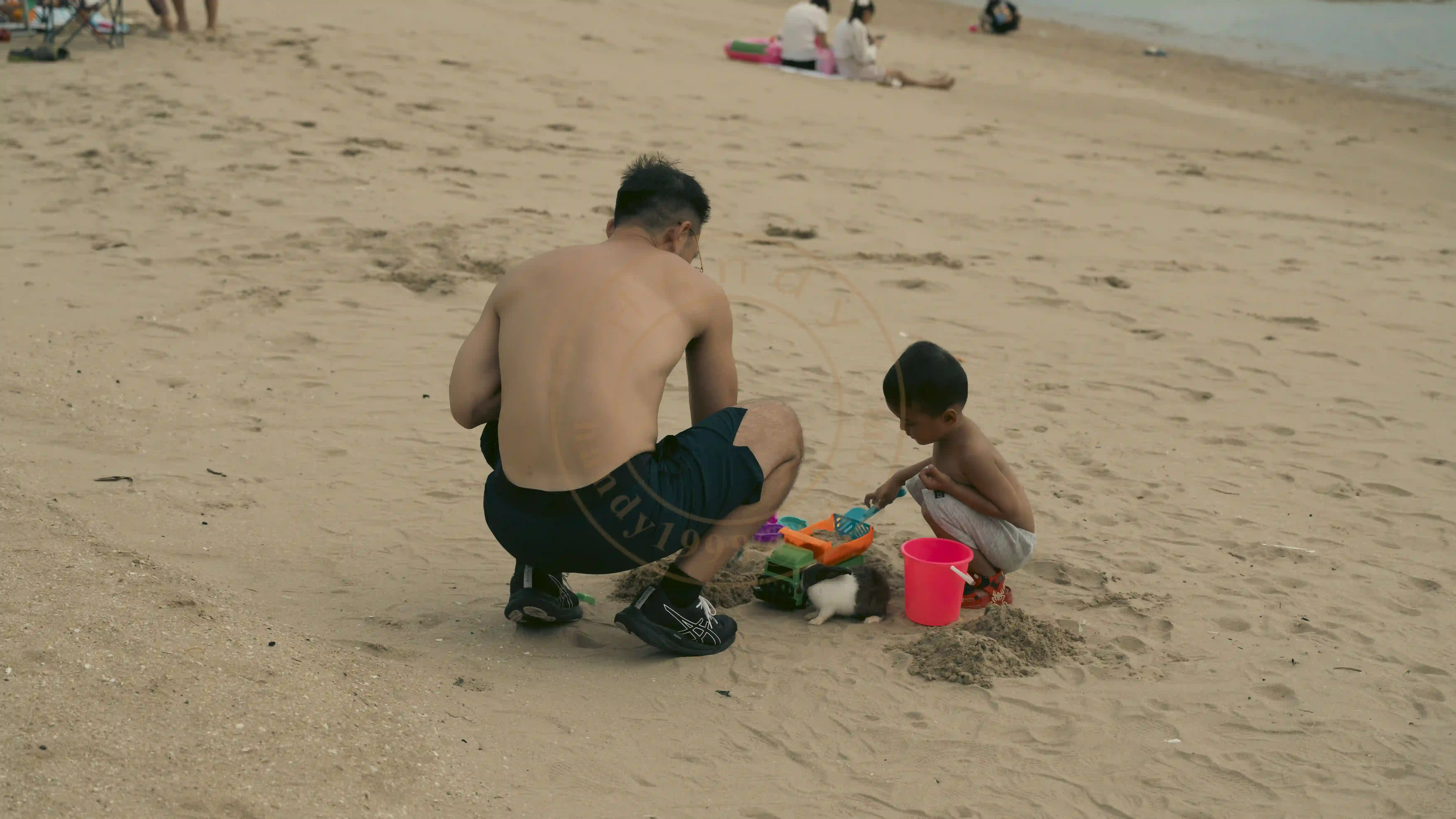 <h2 class='text-xl text-white'></h2>